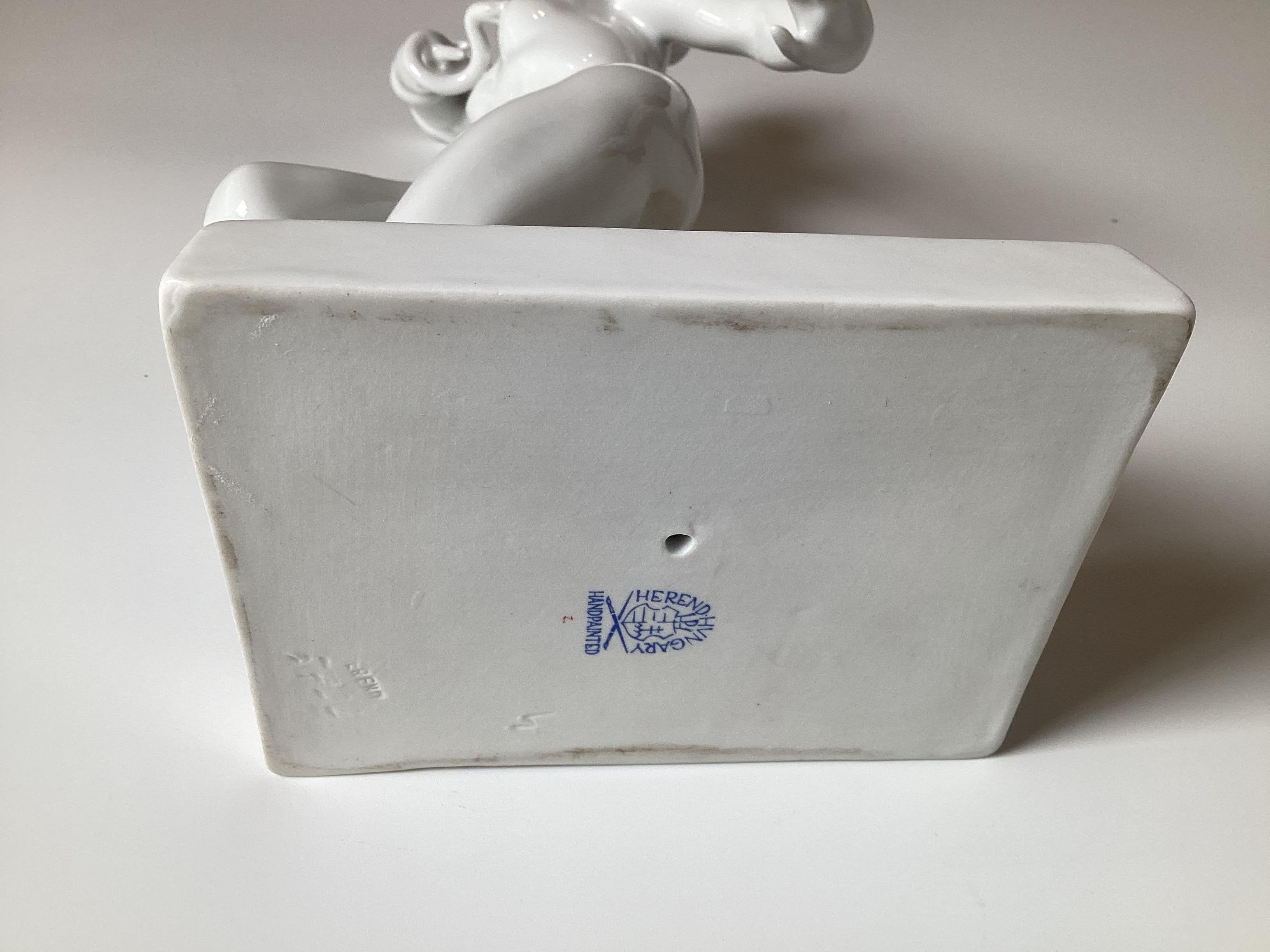 Herend Blanc de Chine Figurilla de porcelana Muerte de Cleopatra principios del siglo XX en venta