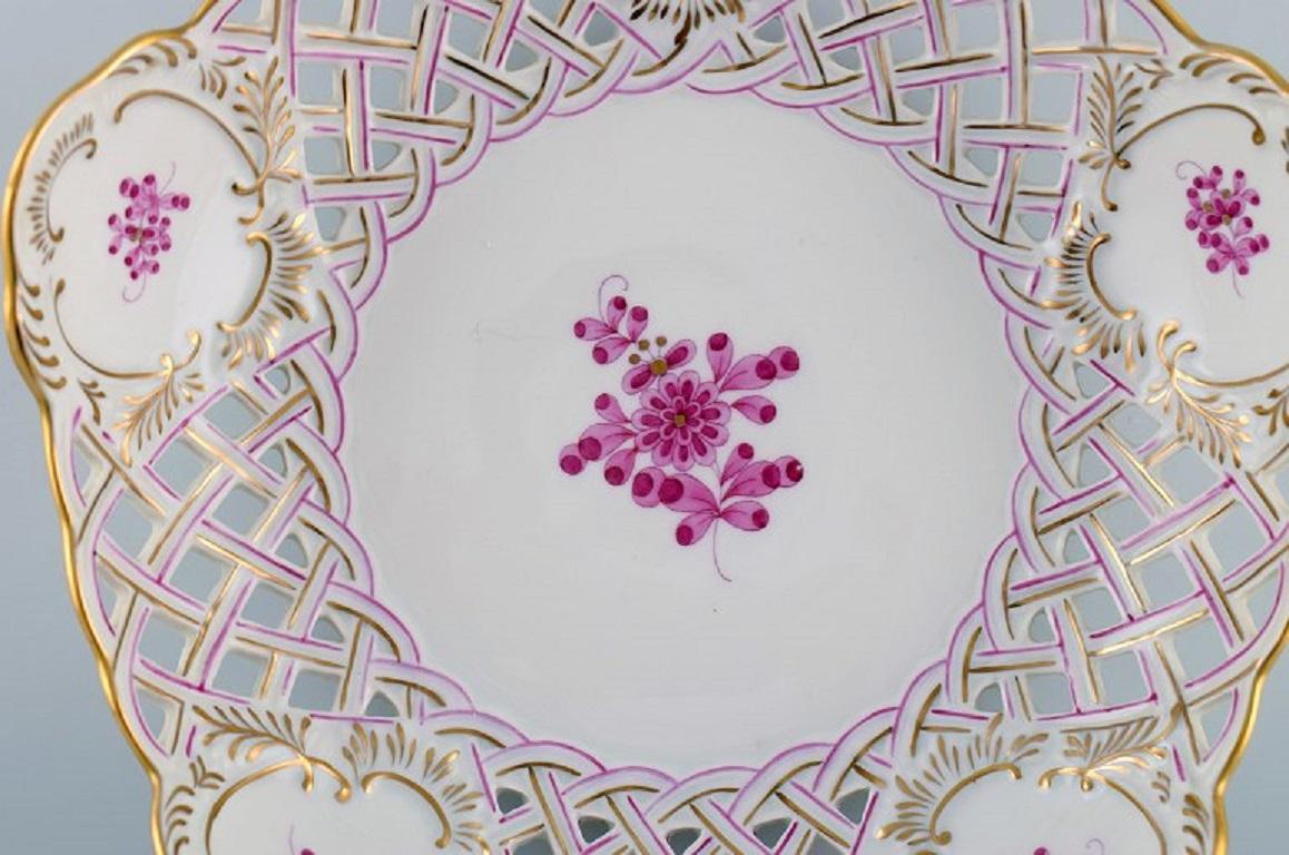 Herend Bowl in Openwork Porcelain with Hand-Painted Flowers and Gold Decoration In Excellent Condition In Copenhagen, DK