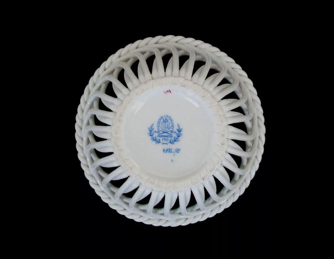 HEREND - Bouquet chinois - framboise - Panier rond ajouré - Hongrie - C. 1976 en vente 4