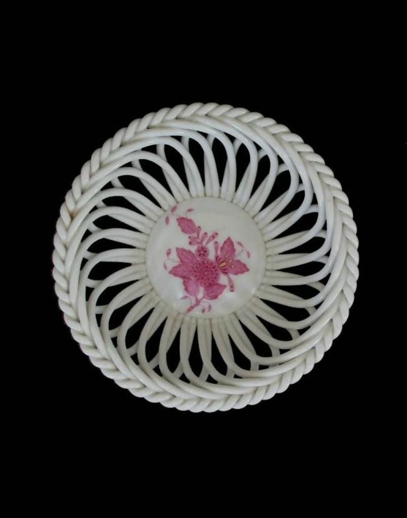 HEREND - Bouquet chinois - framboise - Panier rond ajouré - Hongrie - C. 1976 en vente 1