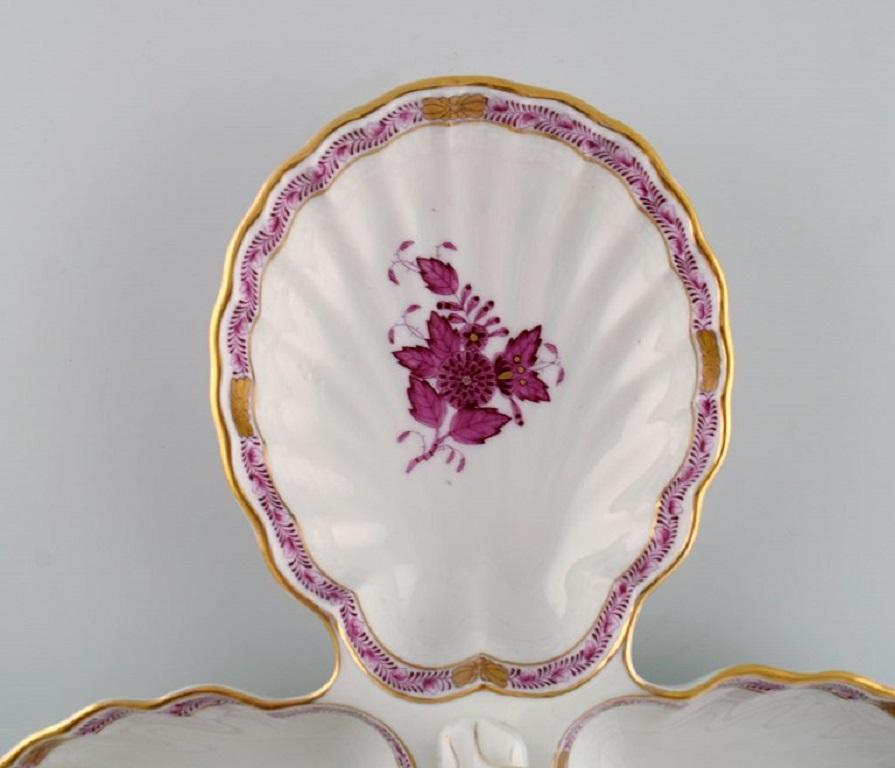 Herend Chinese Bouquet Raspberry, Three-Part Serving Dish with Handle In Excellent Condition For Sale In Copenhagen, DK