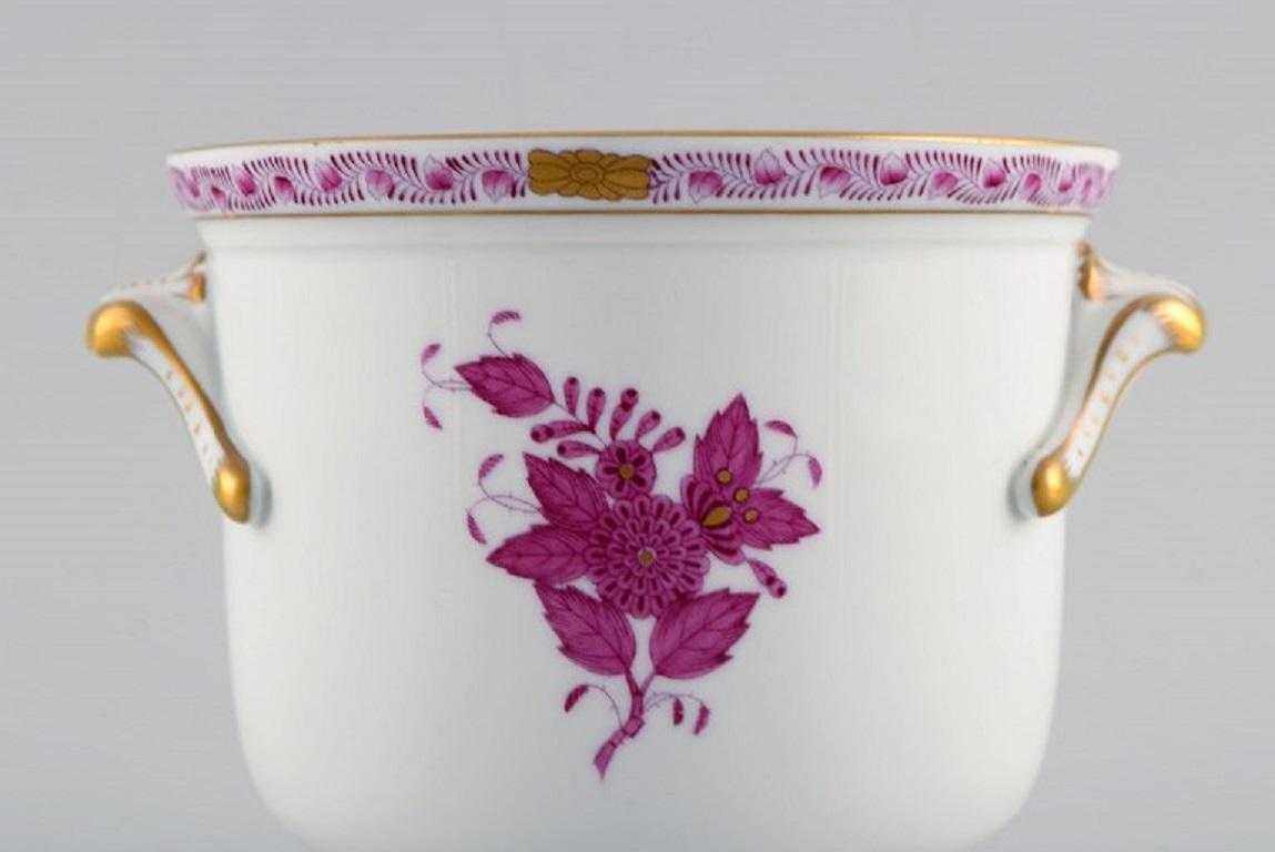 Herend Chinese Bouquet Raspberry, Two Flower Pots in Hand-Painted Porcelain In Excellent Condition For Sale In Copenhagen, DK