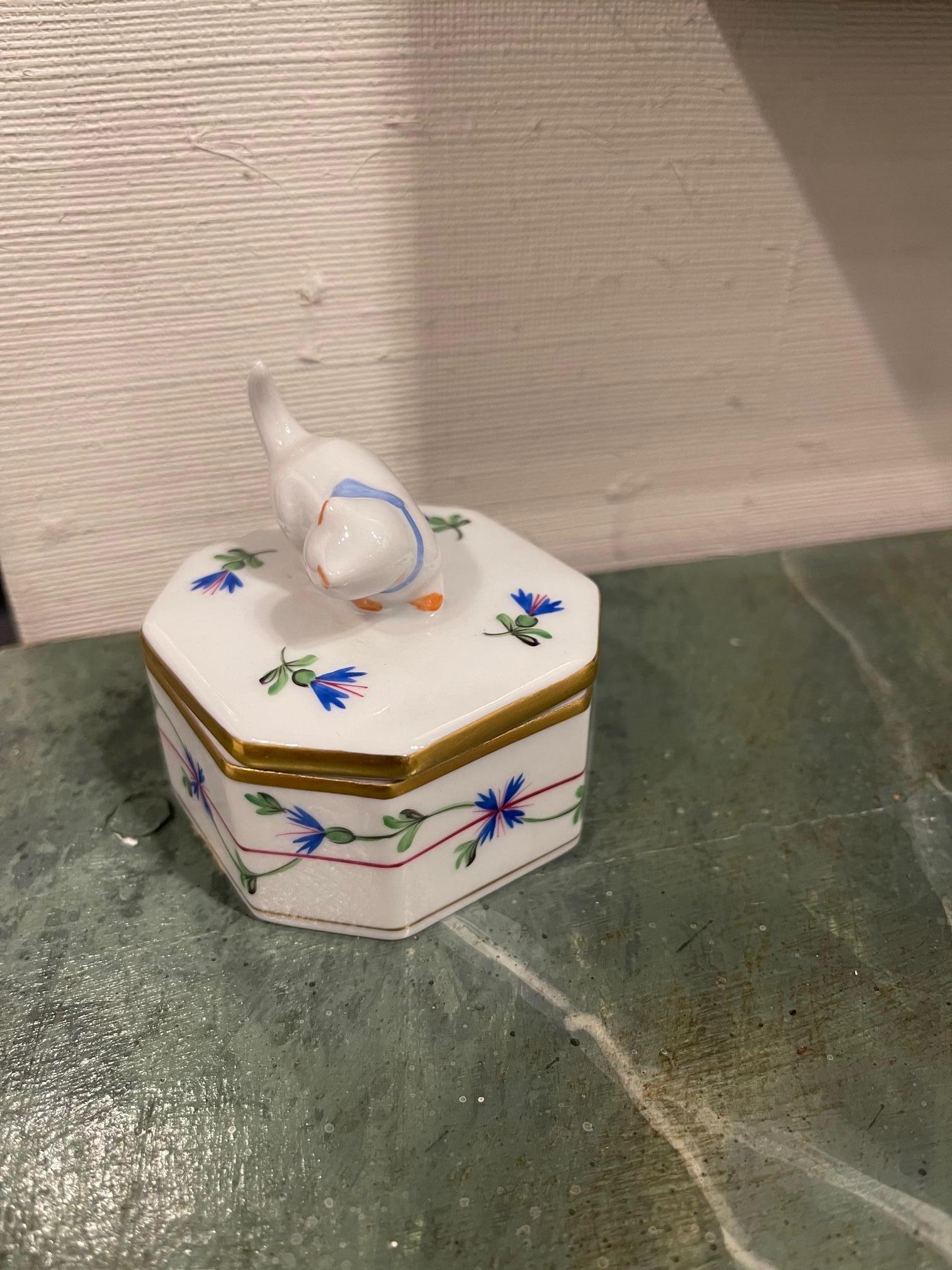 Herend Covered Box with a Cat Lid and Floral Design, 20th Century In Good Condition In Savannah, GA