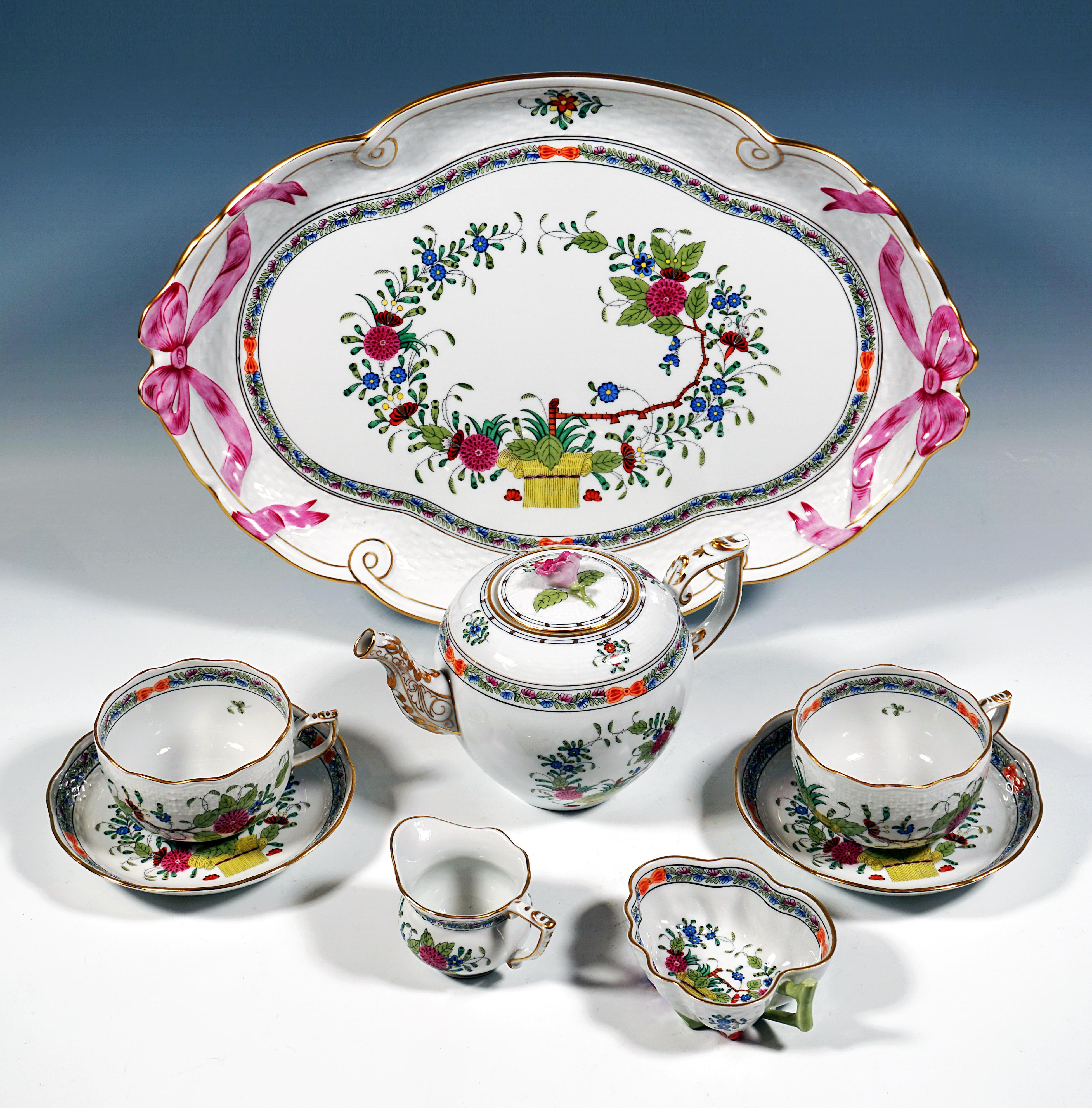 Herend service consisting of 8 parts: oval plate, tea pot with lid, milk jug, sugar bowl, 2 cups, 2 saucers.
Shape: Osier / basket weave
Decor: FD - Fleurs des Indes / Indian Basket - richly colored floral decoration with gold edges.

The 'Fleurs