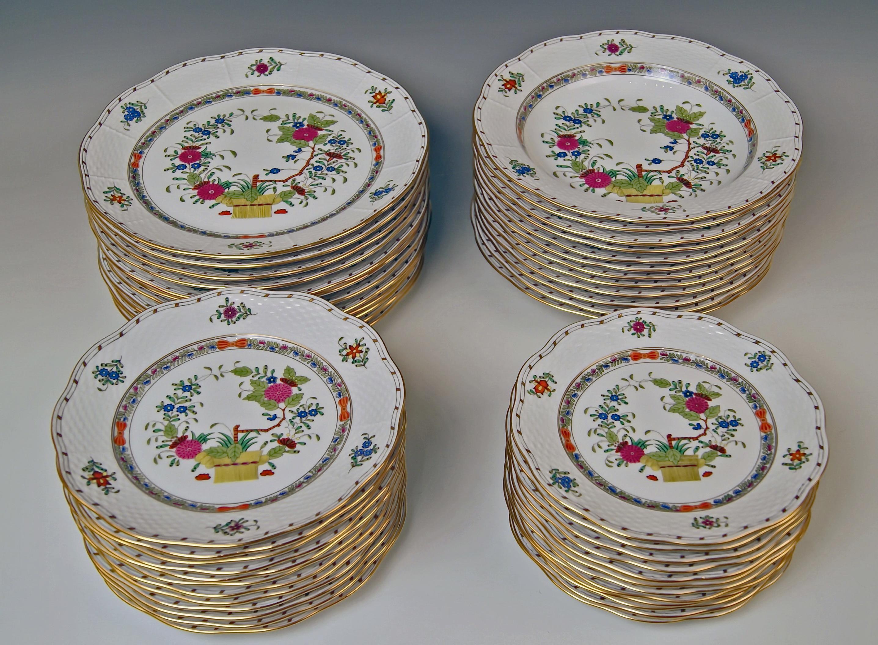 Herend Dinner Set for Twelve Persons Decor Fleurs des Indes Multicolored In Excellent Condition In Vienna, AT