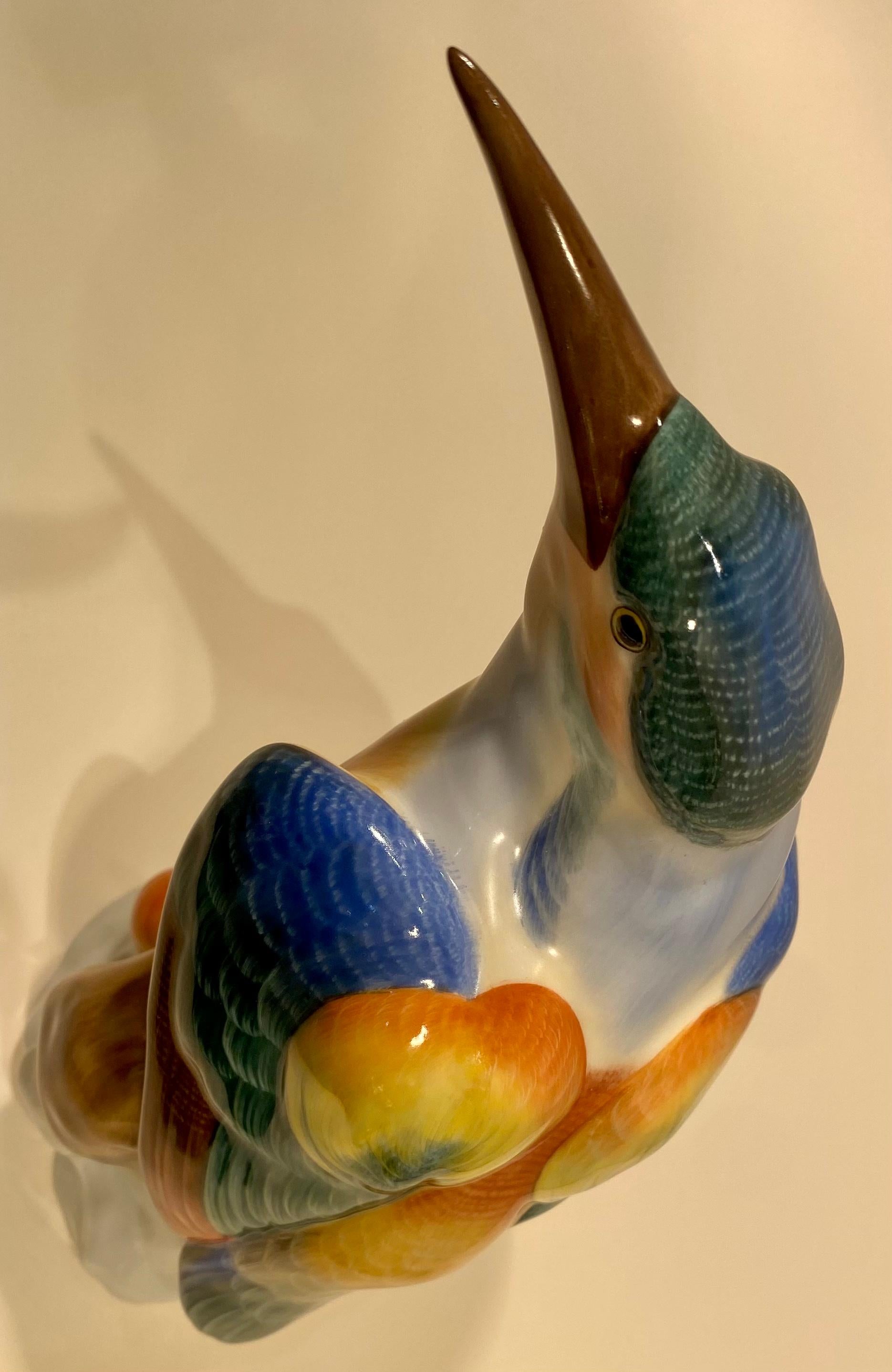 Herend Finest Quality Hand Painted Porcelain Kingfisher Bird Figurine In Excellent Condition In Tustin, CA