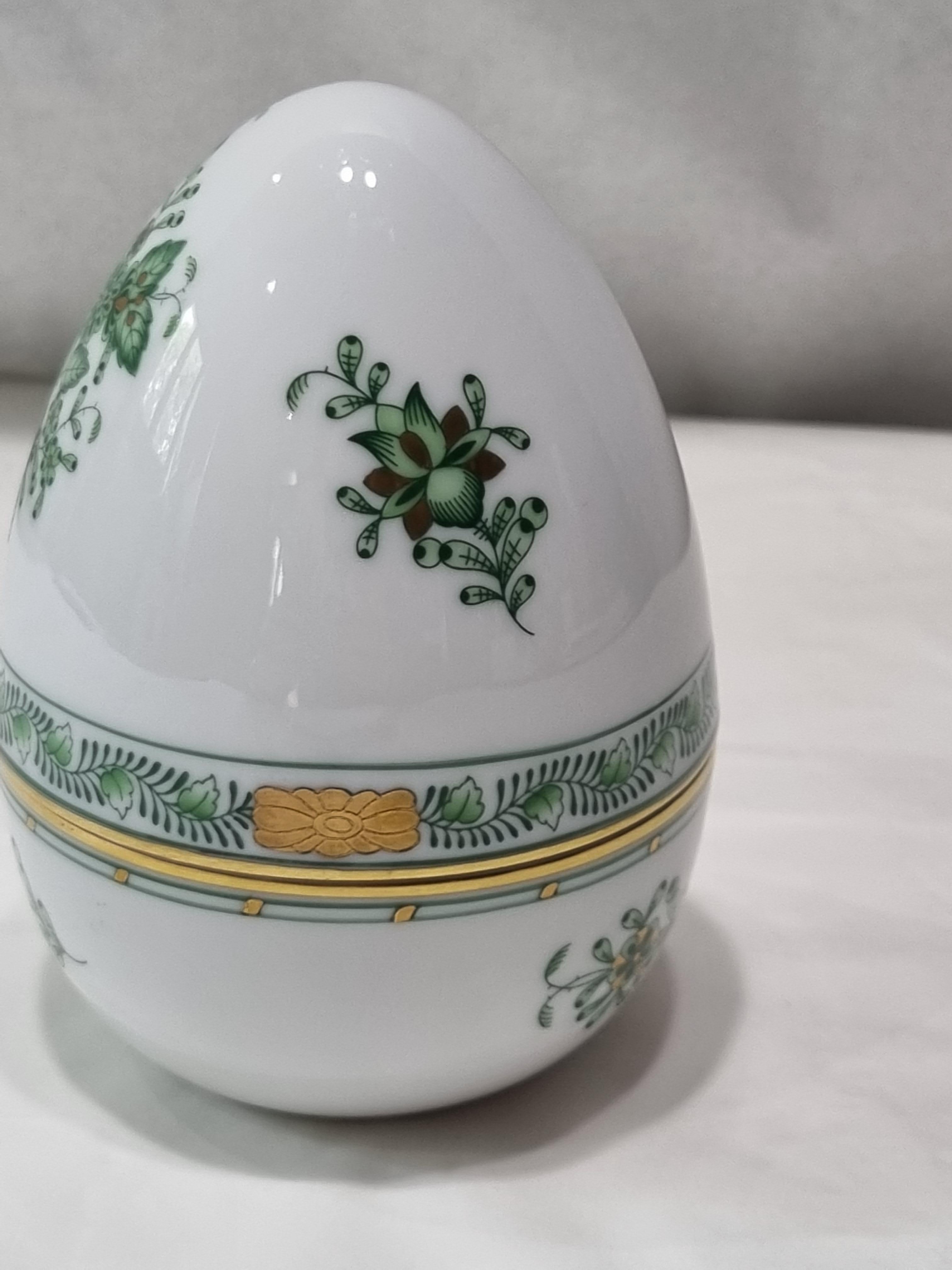Victorien Boîte à œuf Herend « Fleurs des Indes » en porcelaine verte peinte à la main, Hongrie, 2022 en vente