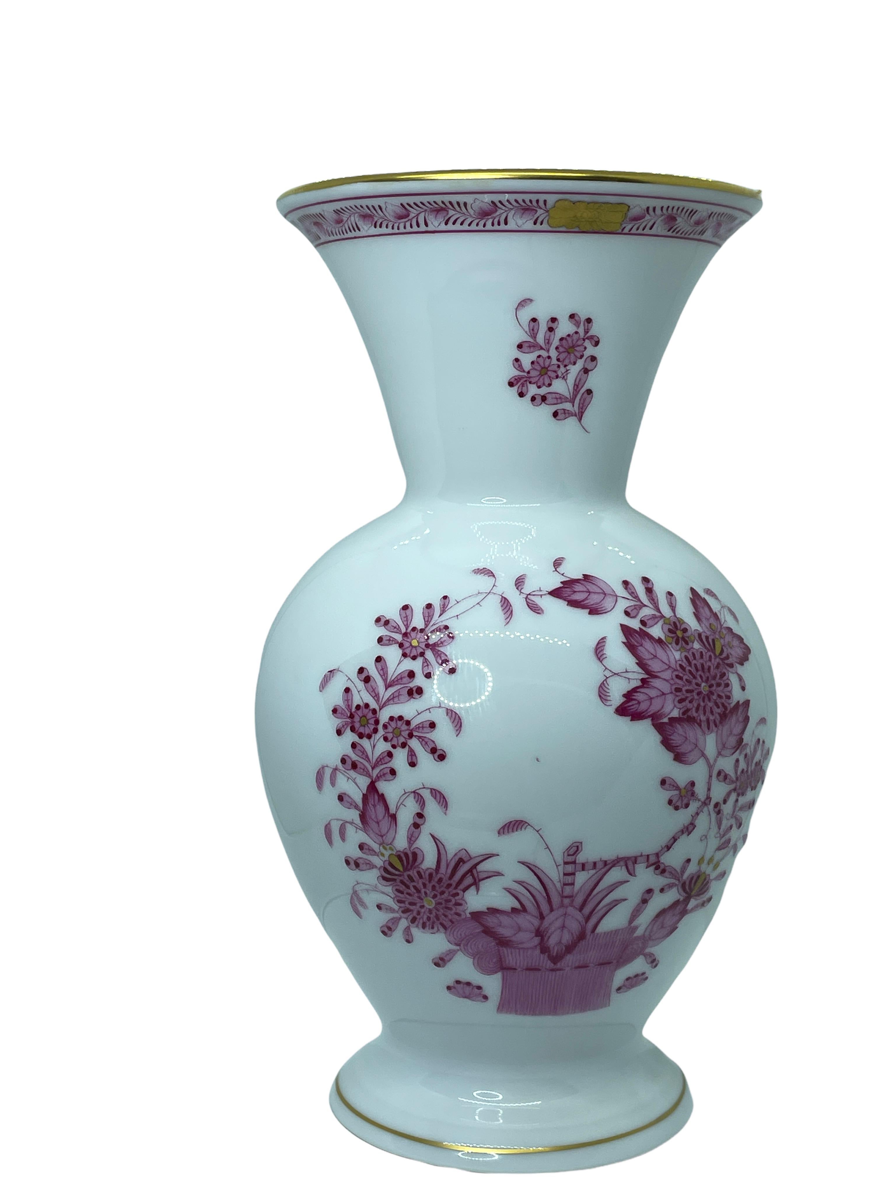 Herend Flower Vase Hand Painted Hungarian Porcelain, Modern In Good Condition For Sale In Nuernberg, DE