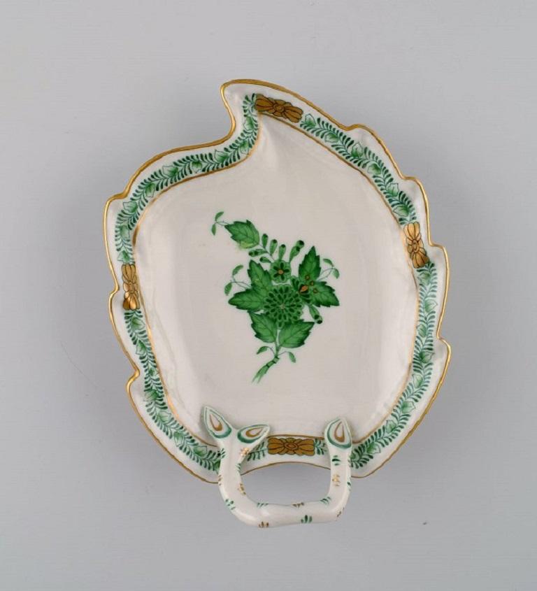 Herend Green Chinese bouquet. 
Vase and three bowls in hand-painted porcelain. Mid-20th century.
The vase measures: 11.5 x 8.5 cm.
Openwork bowl measures: 9 x 3.8 cm.
In excellent condition.
Stamped.