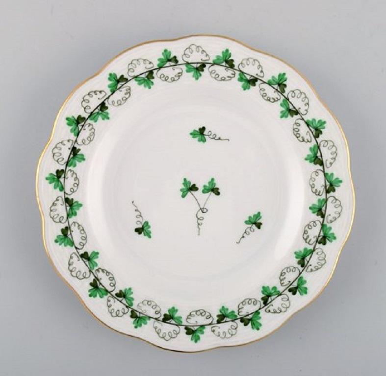 Herend green clover coffee service for three people in hand-painted porcelain with a gold edge.
Mid-20th century.
Consisting of three coffee cups with saucers, three plates, sugar bowl and creamer.
The cup measures: 6.8 x 5 cm.
Saucer diameter: