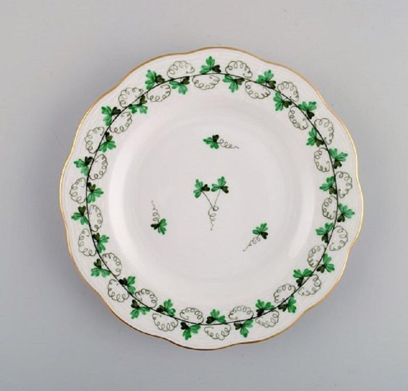 Herend Green Clover egoist coffee service in hand-painted porcelain with a gold edge. Mid-20th century.
Consisting of a coffee cup with a saucer, plate, sugar bowl and a small dish.
The cup measures: 7.4 x 4.5 cm.
Saucer diameter: 11.5 cm.
The