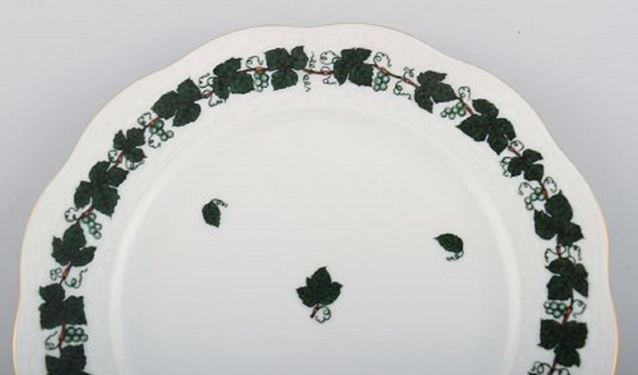 20th Century Herend Green Grape & Leaf Vine Tea Service for Eight People in Porcelain