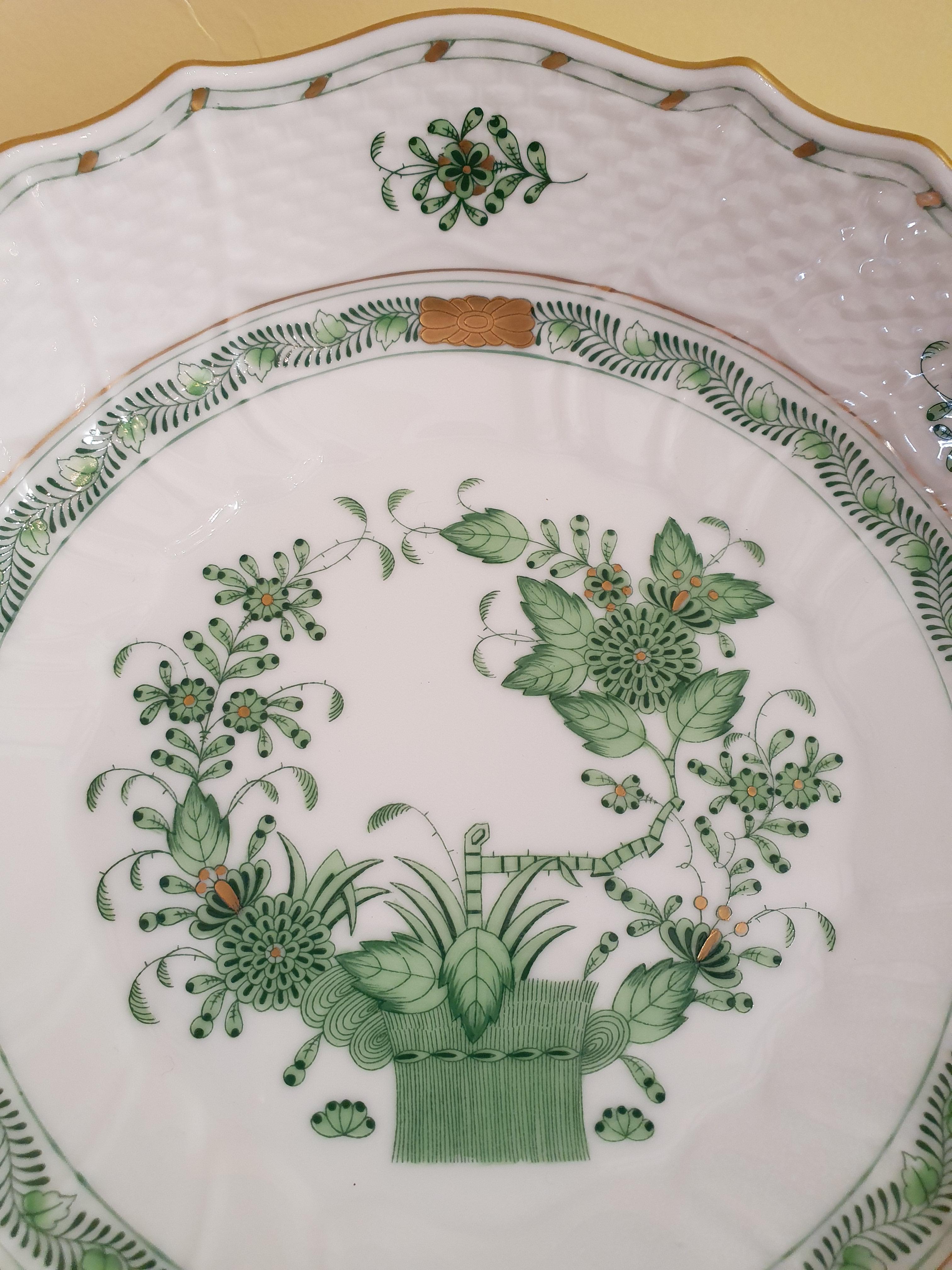 Stylish compotier in Hungarian hand painted porcelain.
Introduced in the 1850s, this pattern's original name was 