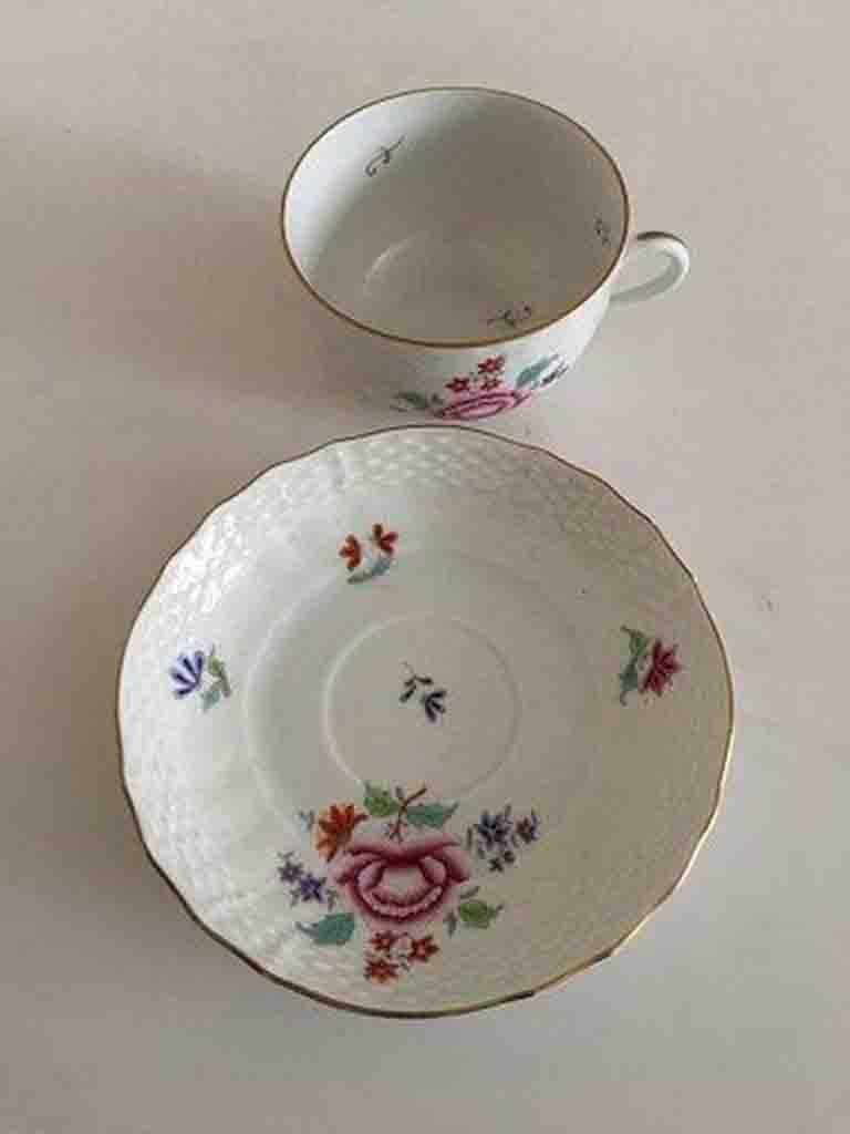 Hand-Painted Herend Hugary Tea Cups and Saucers Handpainted Flowers For Sale