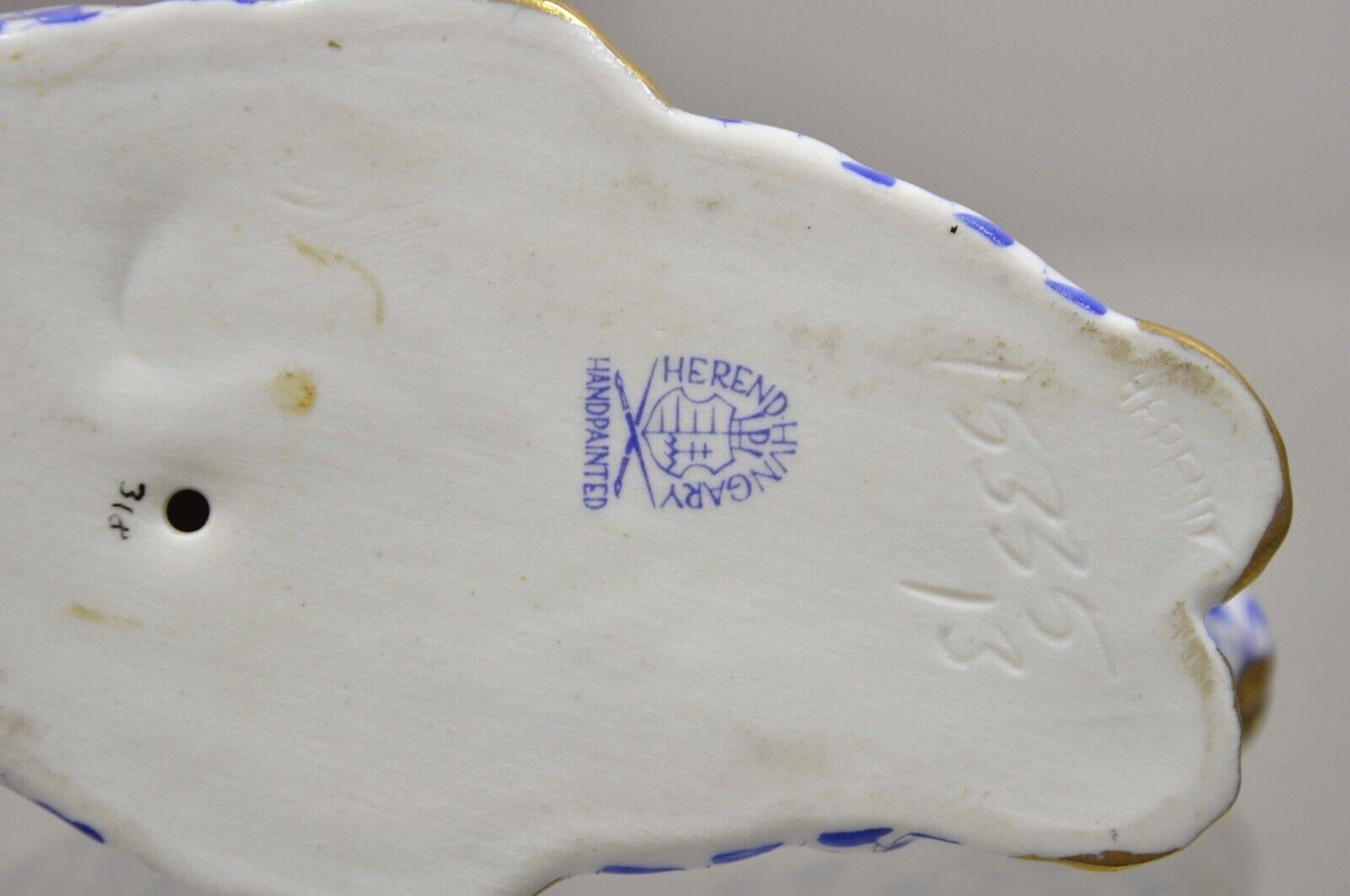 Herend Ungarn 15335 Blau Weiß Fischnetz Porzellan Hase liegend Figur 2