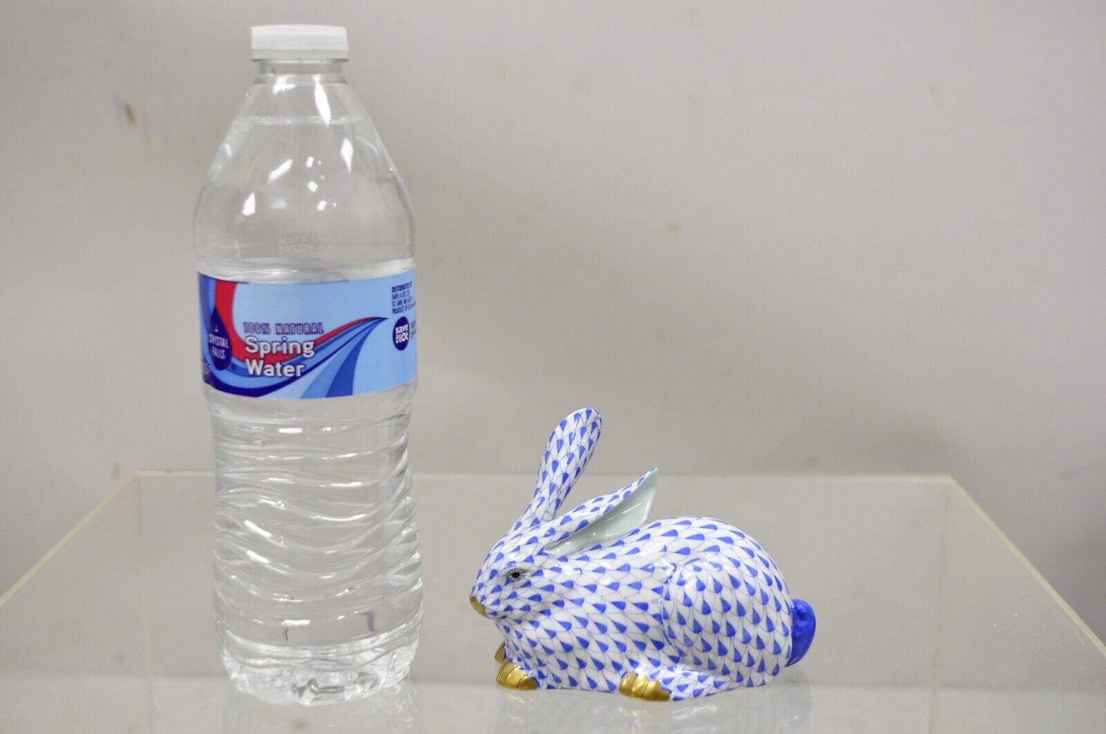 Herend Ungarn 15335 Blau Weiß Fischnetz Porzellan Hase liegend Figur 3