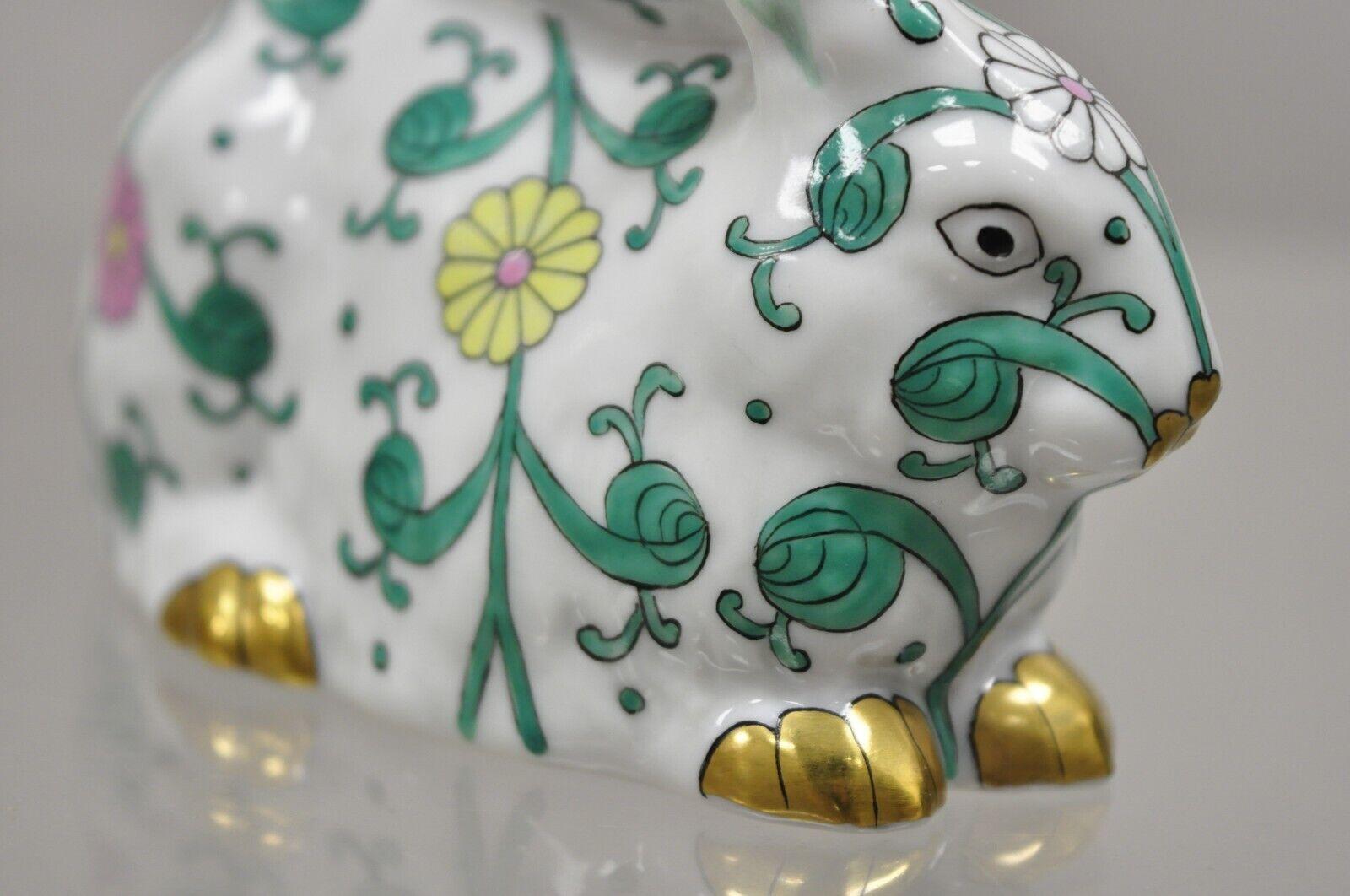 Ungarn 15335 Porzellan SBC Siang Blanc Grüne Bunny-Figur mit Blumenmuster (Moderne)
