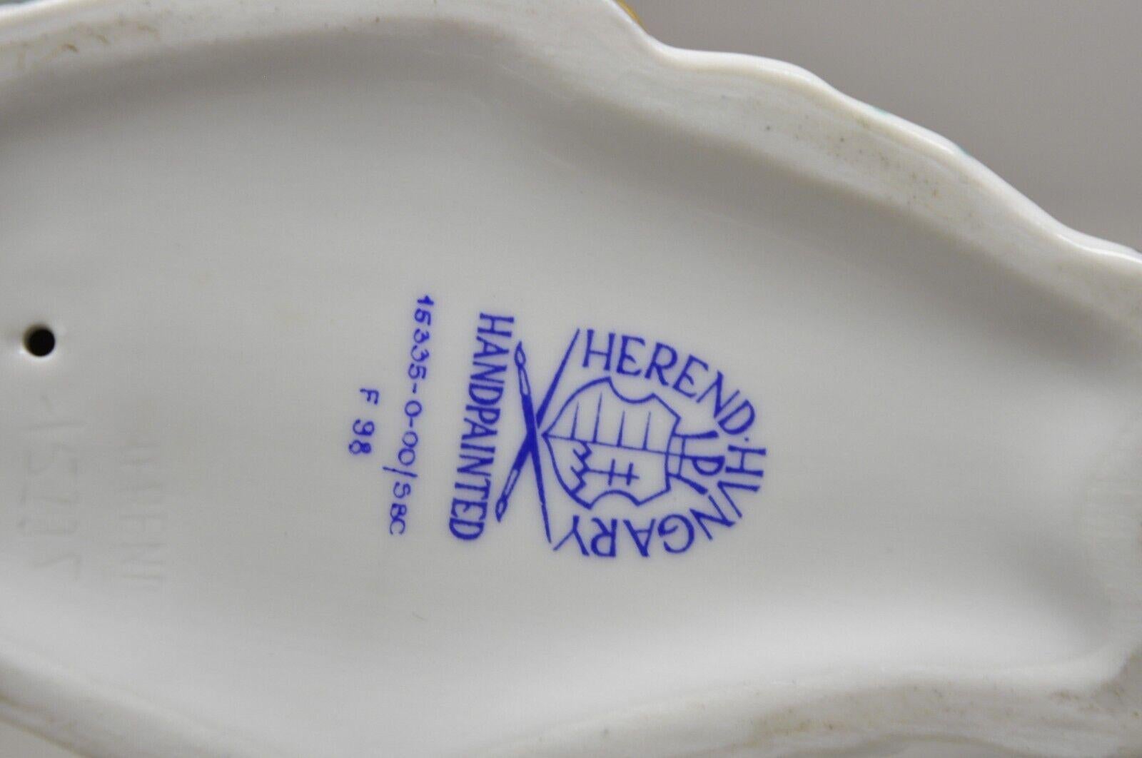 Herend Hungary 15335 Porcelain SBC Siang Blanc Green Flower Bunny Rabbit Figure In Good Condition In Philadelphia, PA