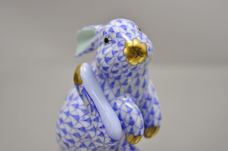 Modern Herend Hungary 15387 Blue White Fishnet Porcelain Scratching Bunny Rabbit Figure