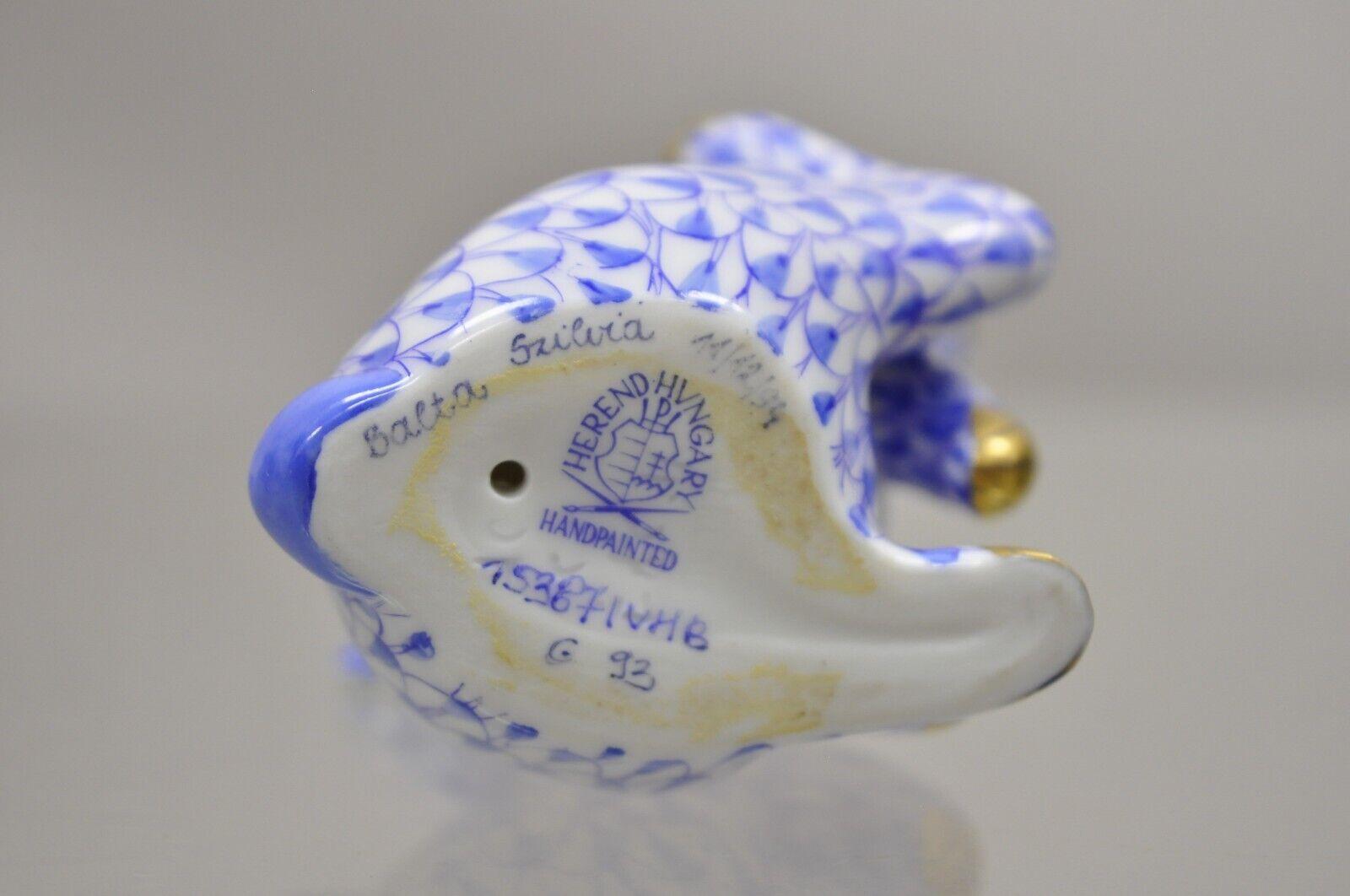 Herend Hungary 15387 Blue White Fishnet Porcelain Scratching Bunny Rabbit Figure 3