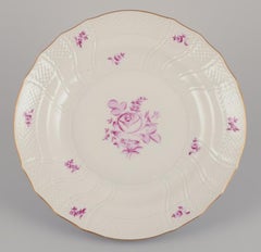 Herend, Hungary. A set of four dinner plates. Mid-20th C.