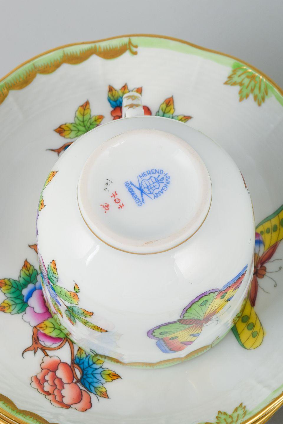 Herend, Hungary. A six-person “Queen Victoria” porcelain coffee set. In Excellent Condition For Sale In København, Copenhagen