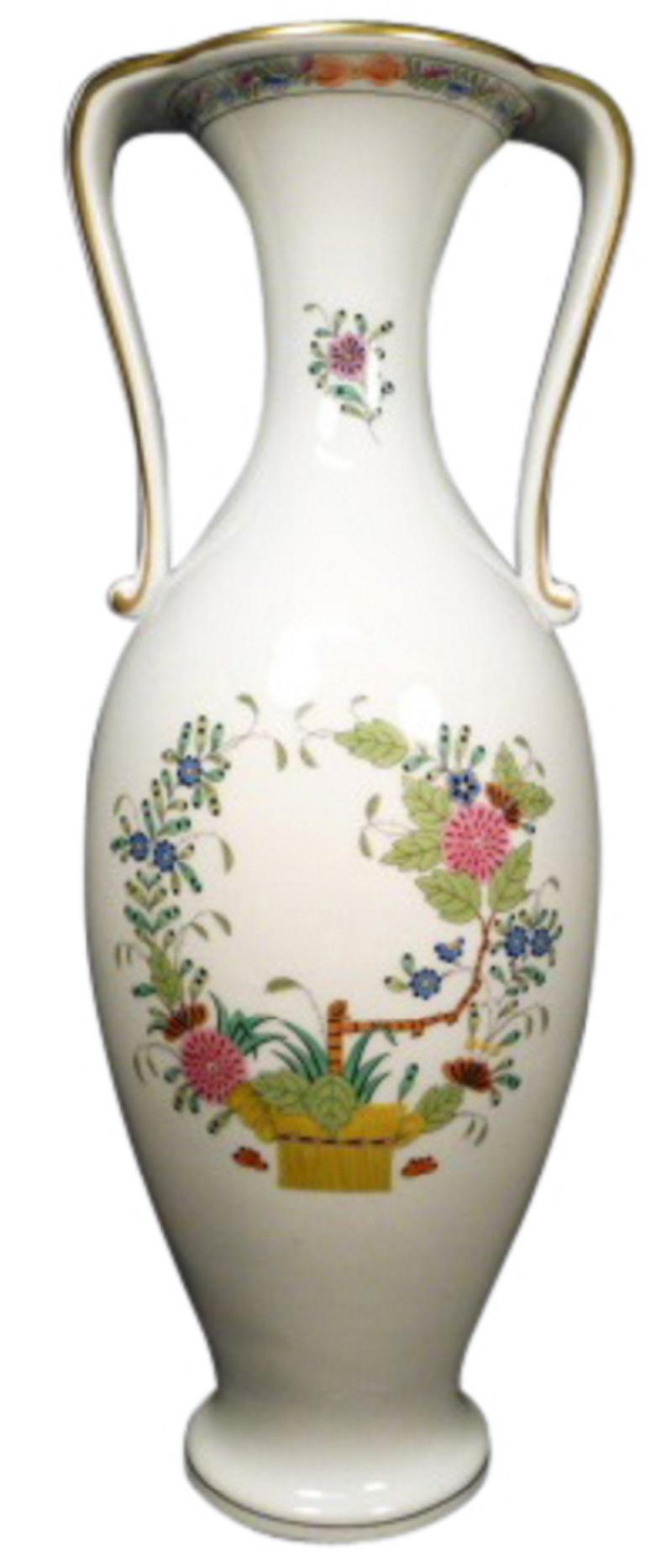 Herend Hungary Amphora Porcelain Vase Hand-Painted (Japonismus) im Angebot