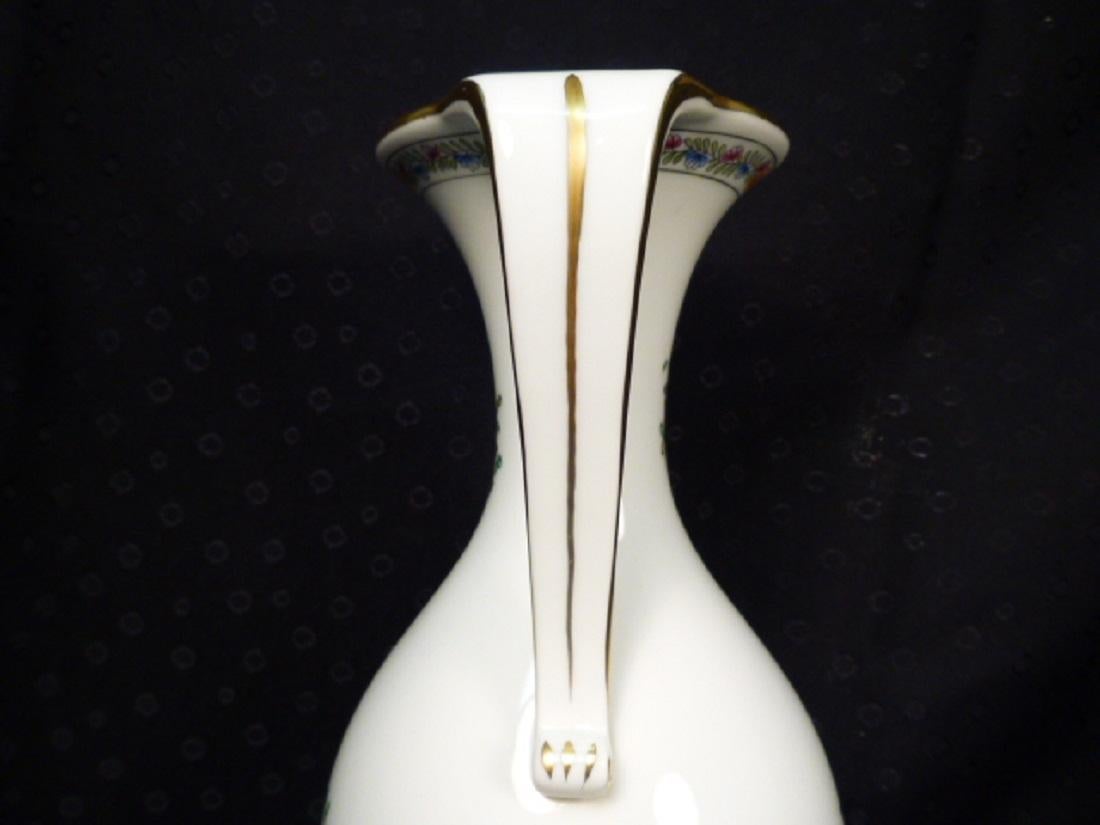 Herend Hungary Amphora Porcelain Vase Hand-Painted (Handbemalt) im Angebot