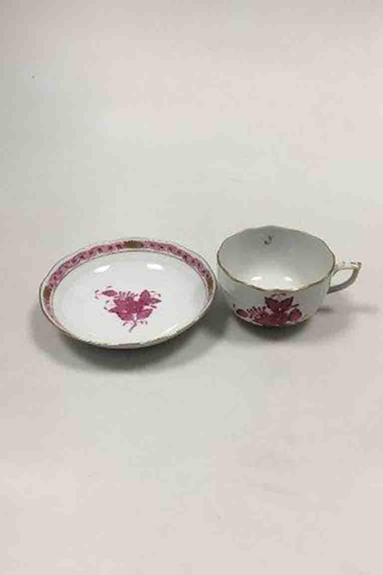 Herend Hungary Apponyi Purple coffee cup and saucer No 704.

Measures cup: 5 cm / 1 31/32 in. x 8.7 cm / 3 27/64 in. Saucer: 13.6 cm / 5 23/64 in.