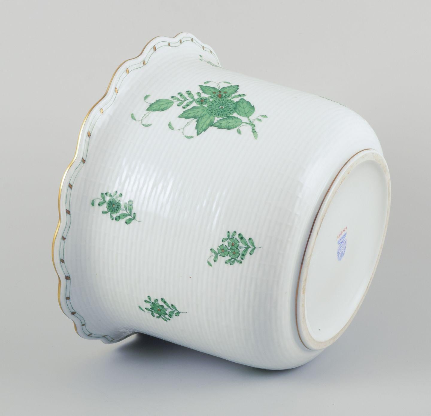 Herend, Ungheria. Bouquet cinese Apponyi Greene & Greene, vaso di champagne/fioriera. In condizioni ottime in vendita a København, Copenhagen