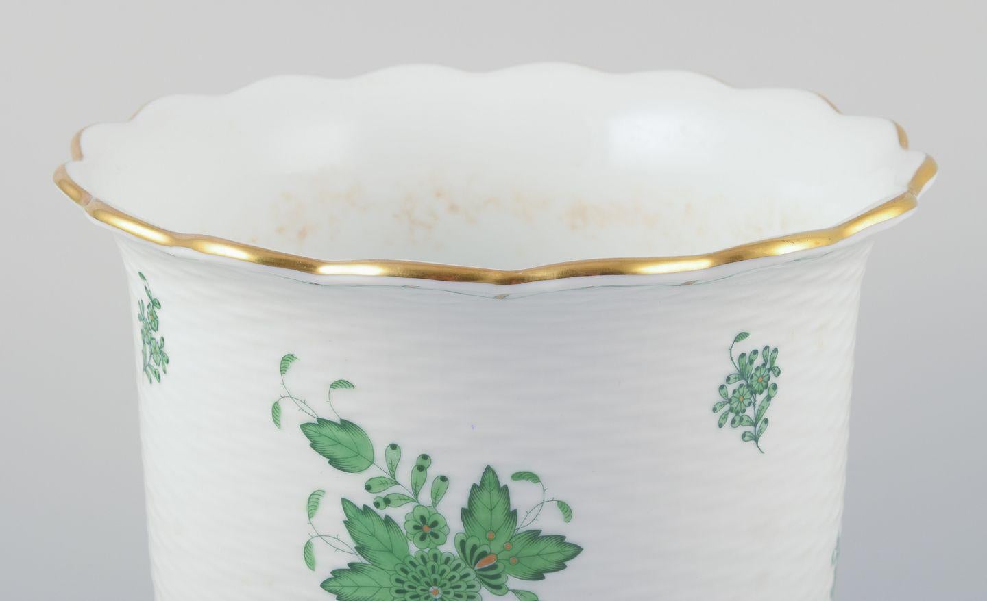Smaltato Herend, Ungheria. Bouquet cinese Apponyi Greene & Greene, vaso da fiori in porcellana. in vendita