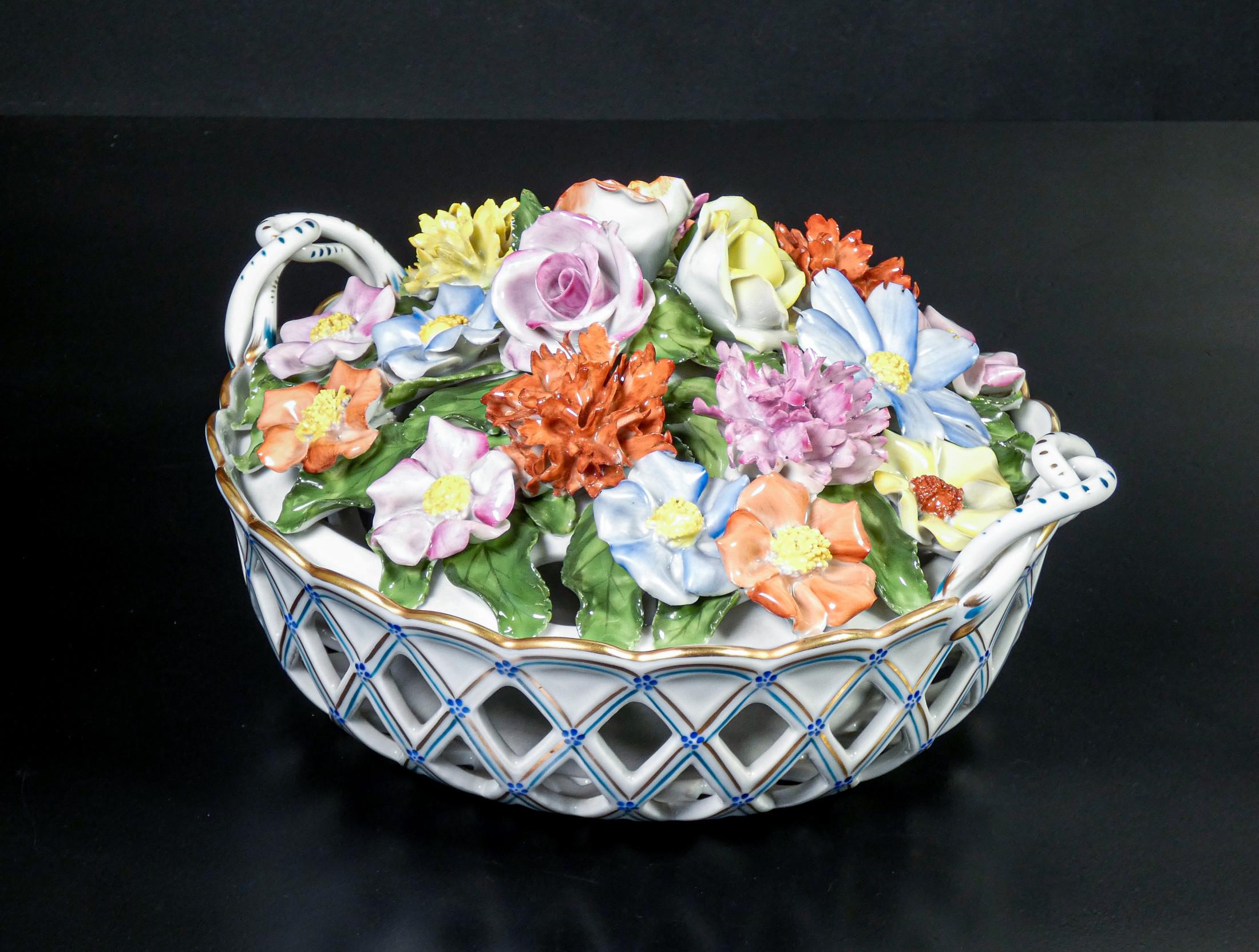 HEREND - Hungary
Flower Basket,
Hand modeled and painted ceramic

ORIGIN
Hungary

PERIOD
Twentieth century

MODEL
Flower Basket

MATERIALS
Hand modeled
and painted ceramic

MANUFACTURE
HEREND - Hungary
Handpainted

DIMENSIONS
L