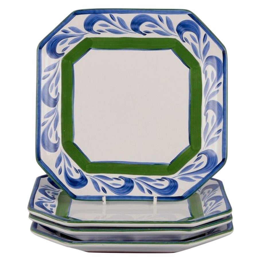 Herend, Hongrie. Quatre assiettes carrées en céramique. Environ 1980