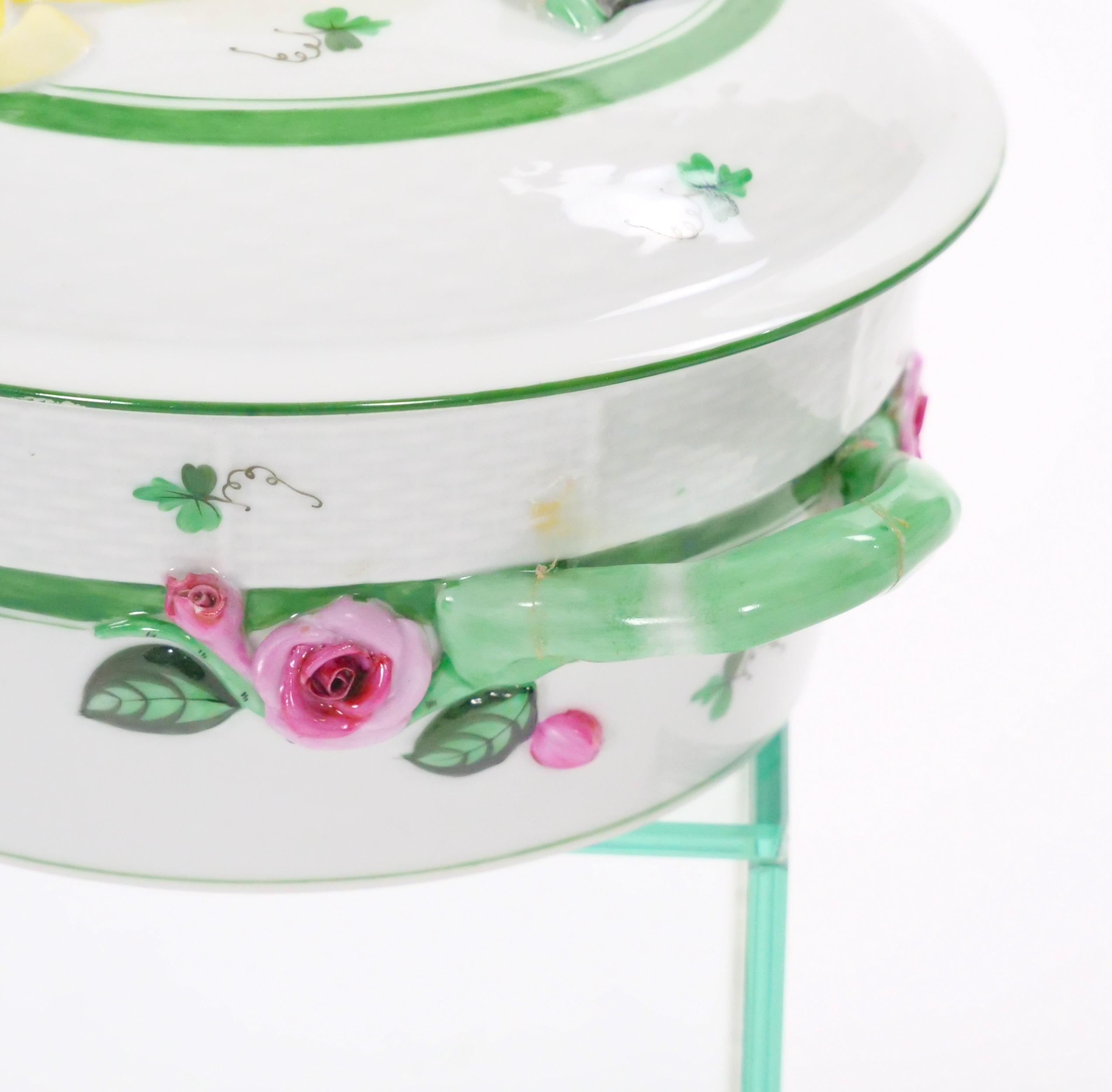 Herend Hungría Vajilla de porcelana pintada a mano Sopera cubierta en venta 3