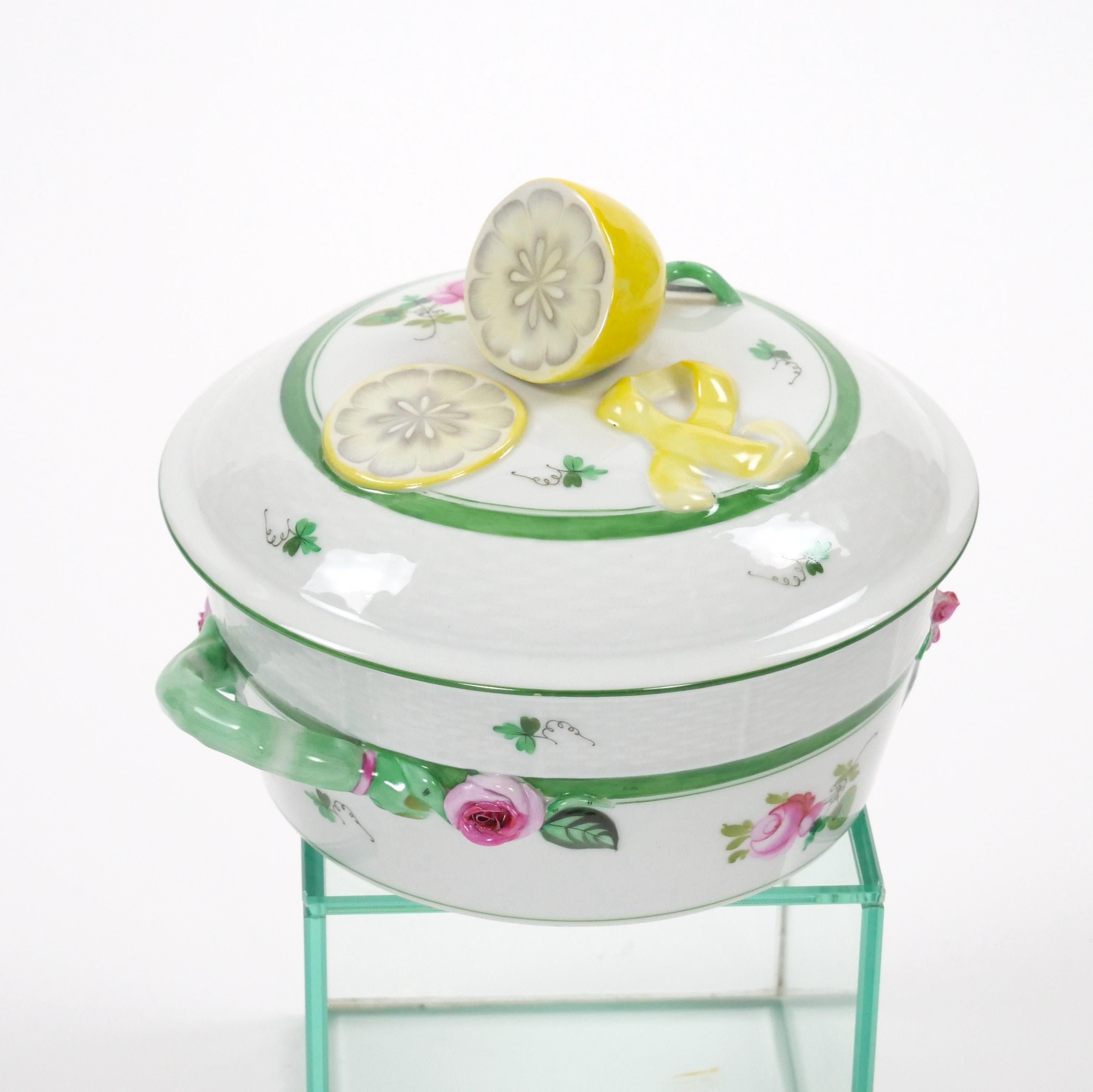 Herend Hungría Vajilla de porcelana pintada a mano Sopera cubierta en venta 4