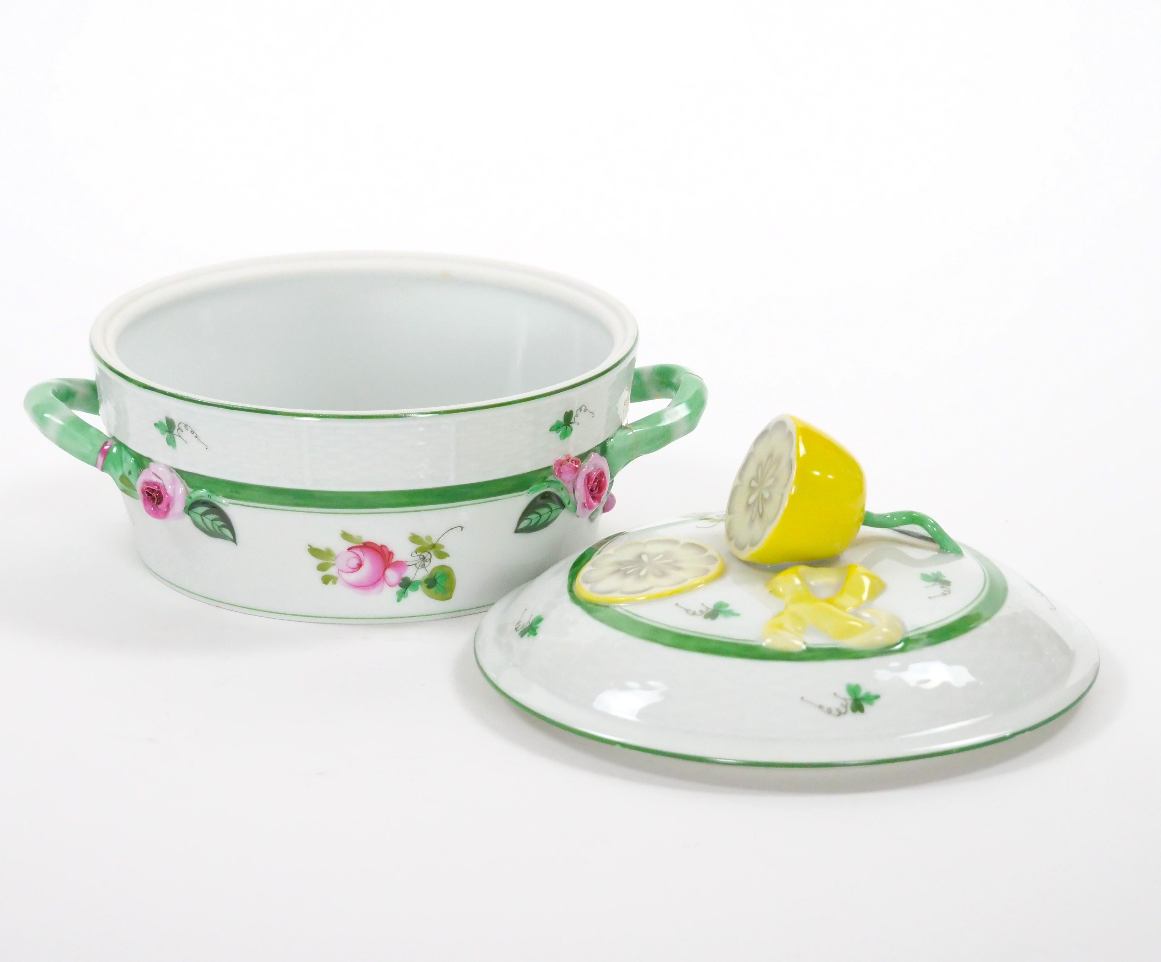 Herend Hungría Vajilla de porcelana pintada a mano Sopera cubierta en venta 6
