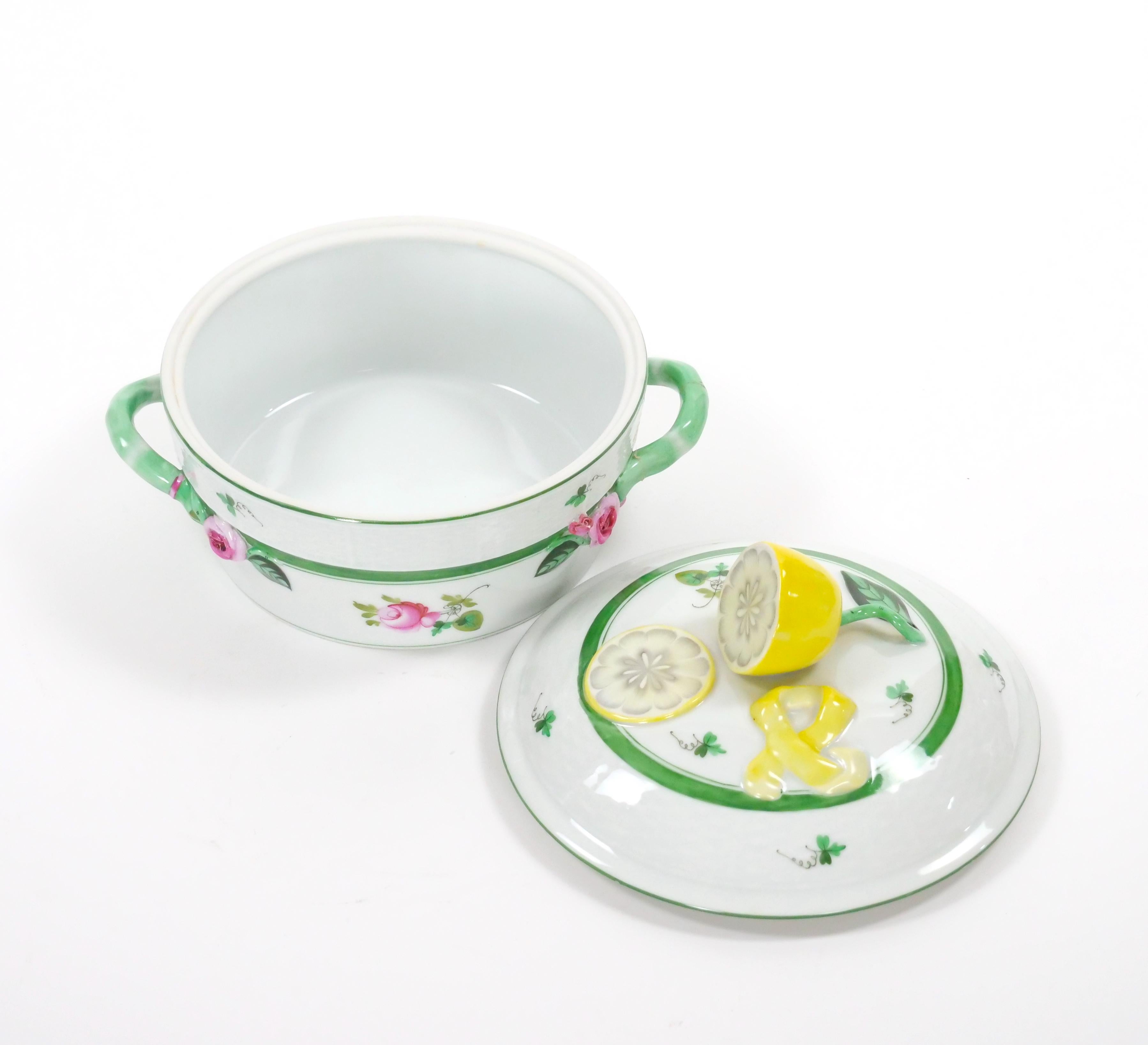 Herend Hungría Vajilla de porcelana pintada a mano Sopera cubierta en venta 7