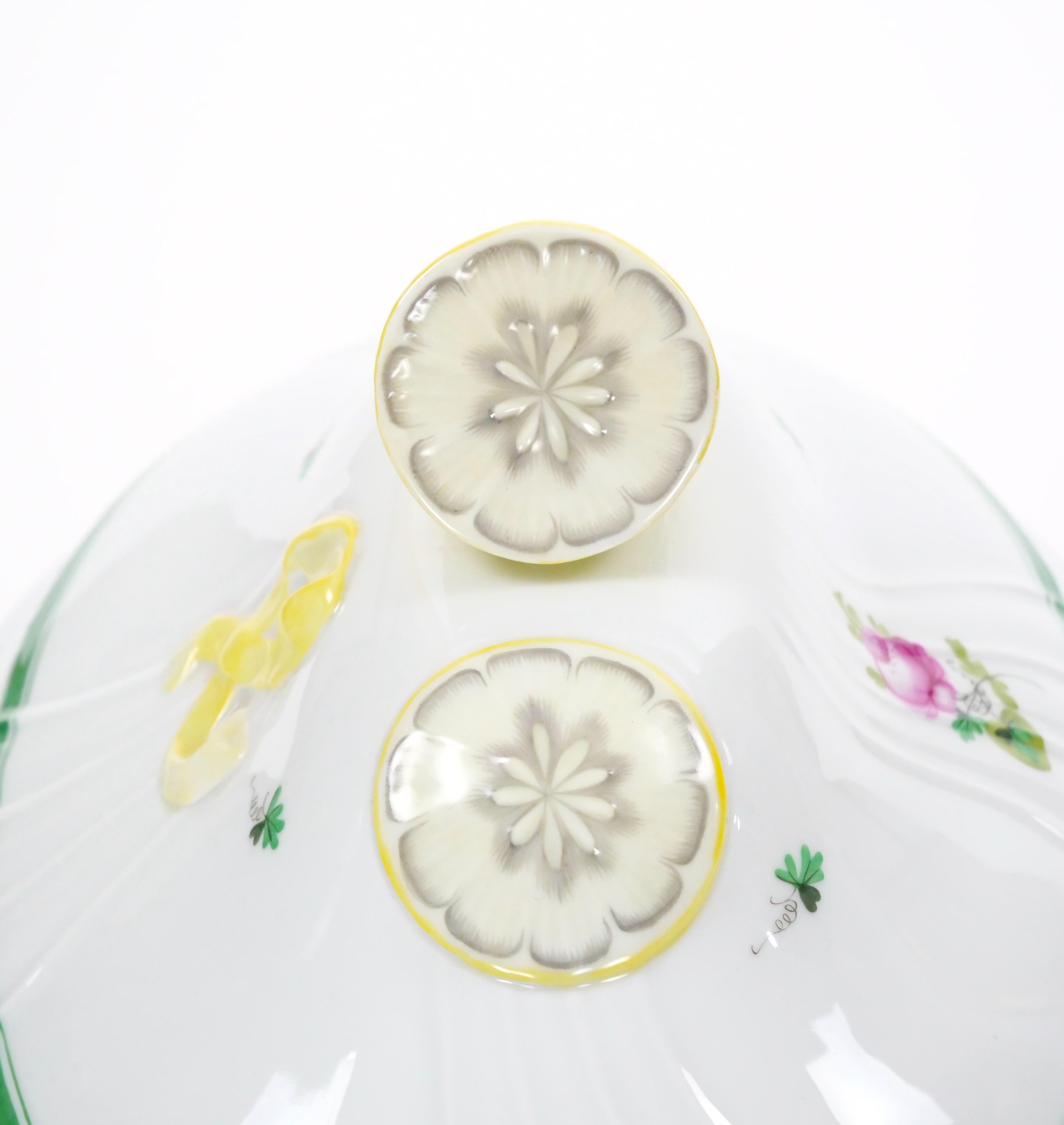 Herend Hungría Vajilla de porcelana pintada a mano Sopera grande con tapa en venta 2