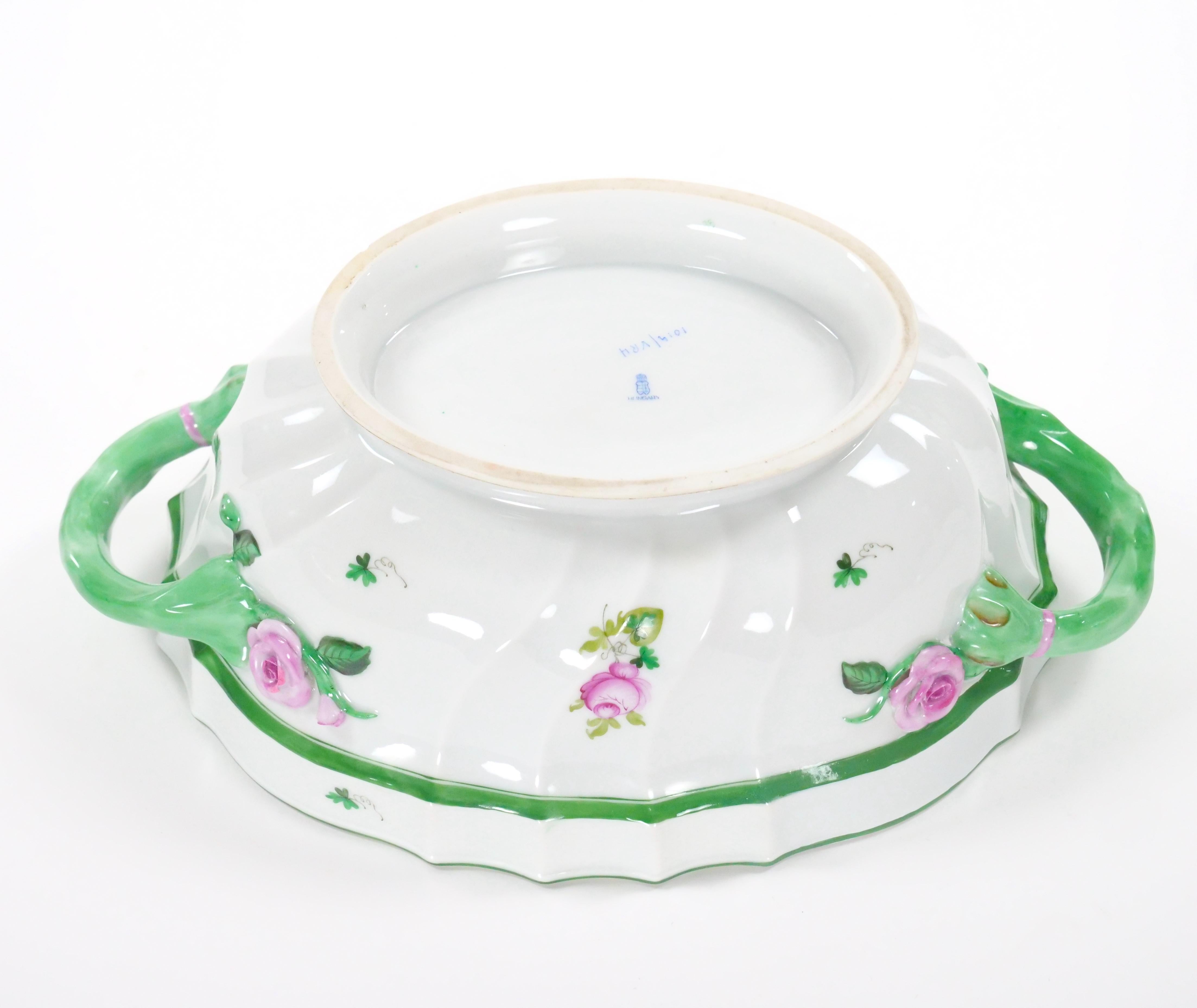 Herend Hungría Vajilla de porcelana pintada a mano Sopera grande con tapa en venta 6