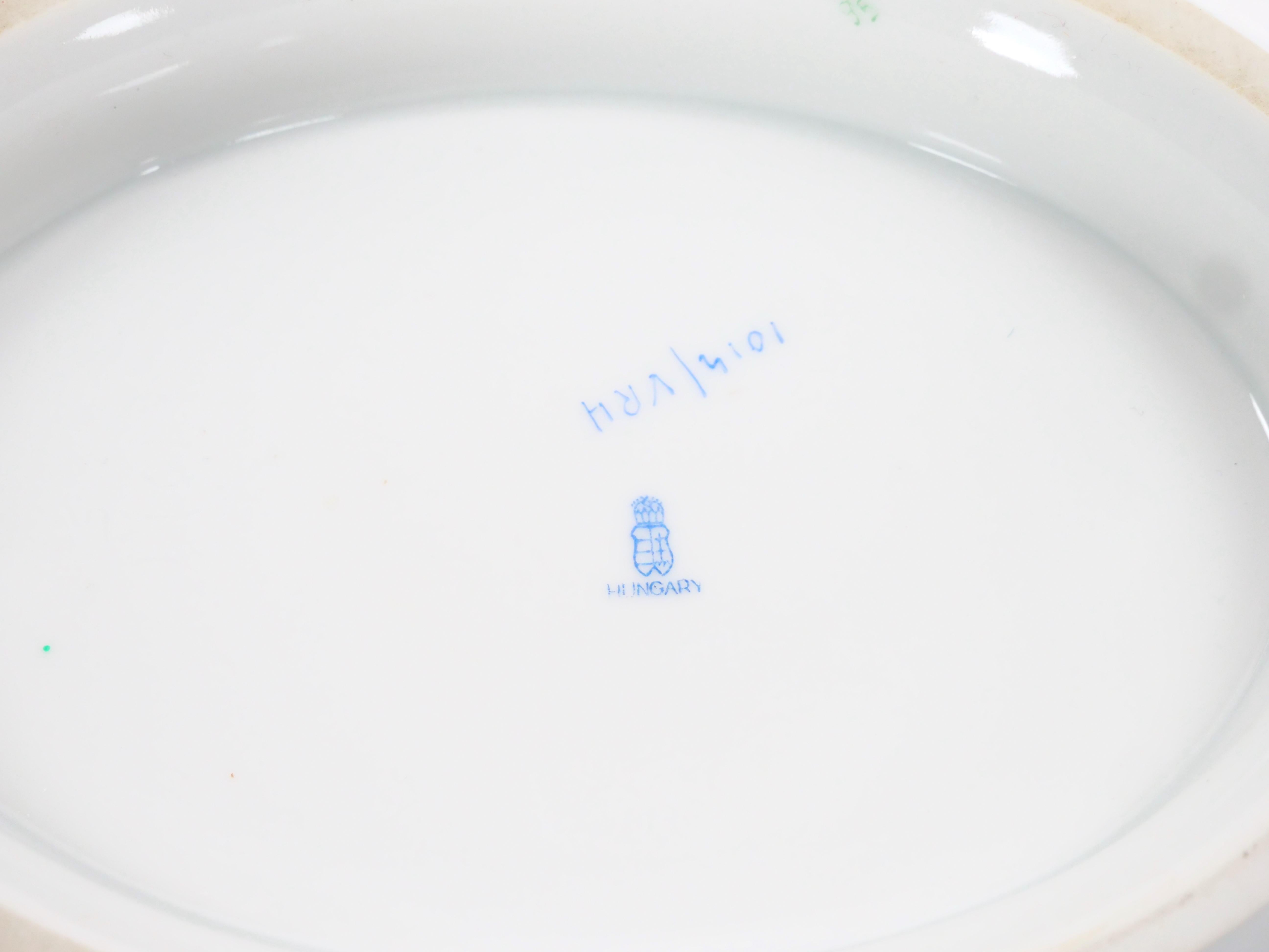 Herend Hungría Vajilla de porcelana pintada a mano Sopera grande con tapa en venta 7