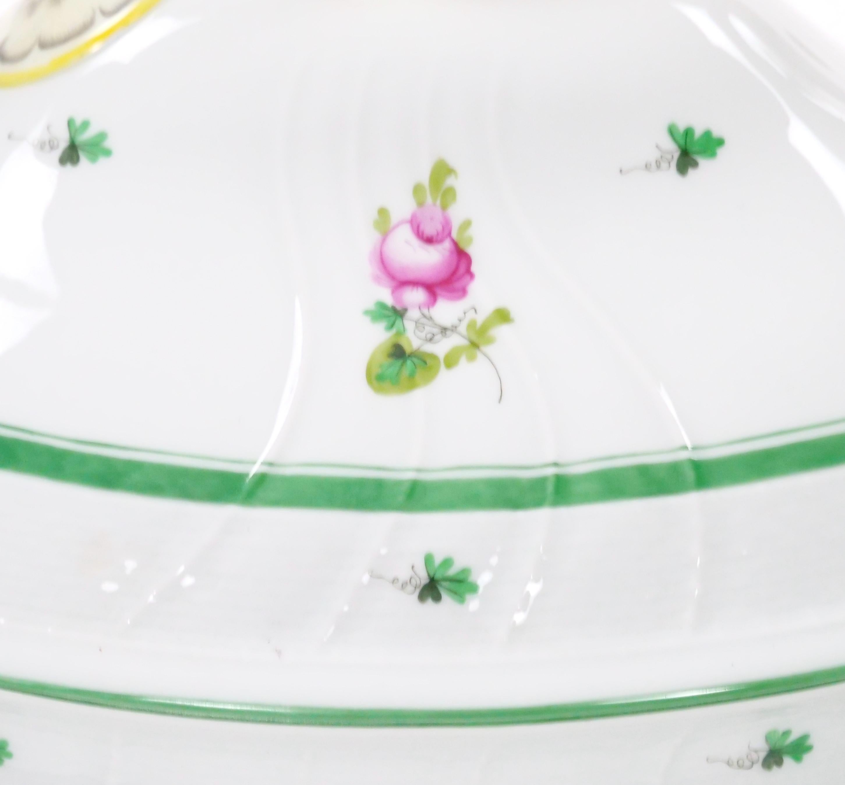 Herend Hungría Vajilla de porcelana pintada a mano Sopera grande con tapa Glaseado en venta