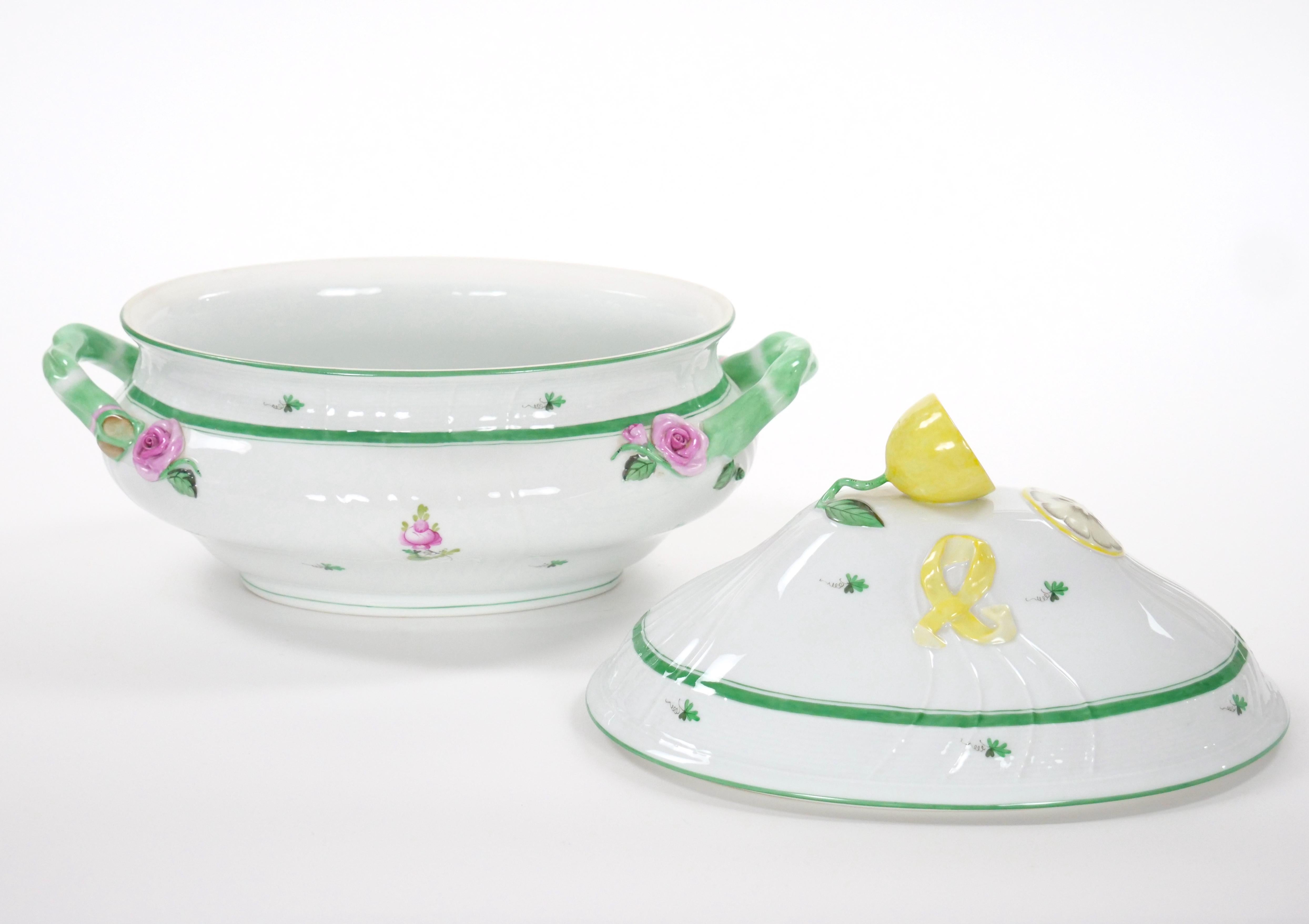 Herend Hungría Vajilla de porcelana pintada a mano Sopera grande con tapa en Bueno estado para la venta en Tarry Town, NY
