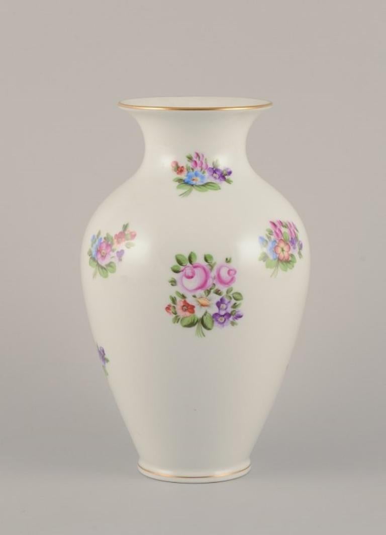 Herend, Hungary. Large porcelain vase hand-painted with polychrome flower motifs and gold edge.
Mid-20th century.
Marked.
In perfect condition.
Dimensions: Height 23.0 cm x Diameter 13.0 cm.
