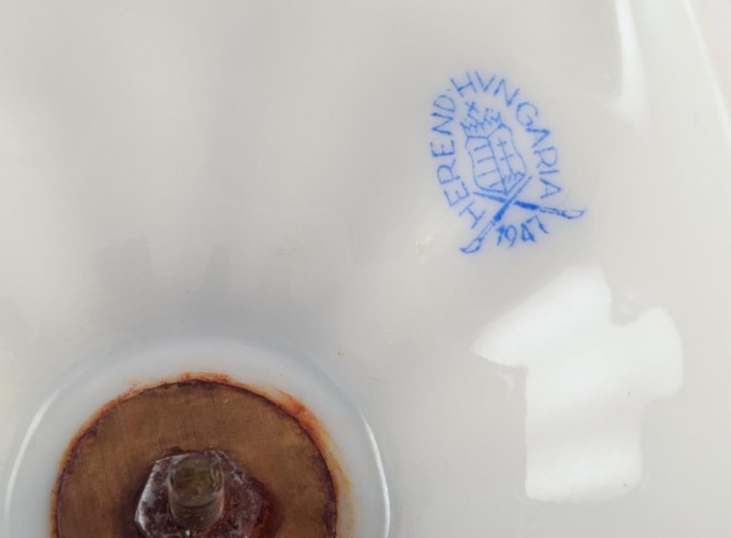 Herend, Ungheria. Grande vaso in porcellana con manici. Con motivi floreali in vendita 1