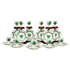 Tasses et assiettes à œuf en porcelaine de Hongrie Herend « Bouquet Chinois Apponyi Green »