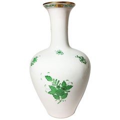 Vase aus Ungarn Porzellan ""Chinesischer Blumenstrauß Apponyi Grün""