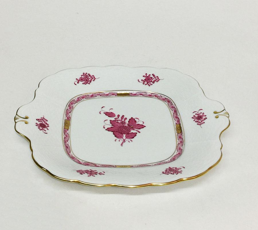 Peint à la main Boîte, plat et assiette à gâteau chinois en porcelaine Herend Hongrie Bouquet Raspberry en vente