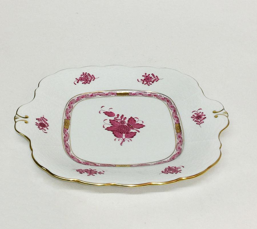 Peint à la main Boîte, plat et assiette à gâteau chinois en porcelaine Herend Hongrie Bouquet Raspberry en vente