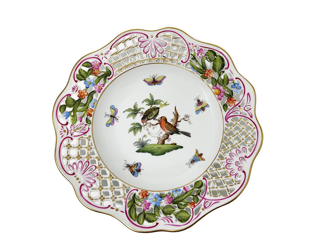 Herend Hungary Porcelain Rothschild set, 1960-1980

Herend Porcelain set of three small items, made in Hungary, between 1960-1980. A small plate of 21 cm diagonal and 3 cm high. with number and Herend mark on the back # 8408/RO (Rothschild). A