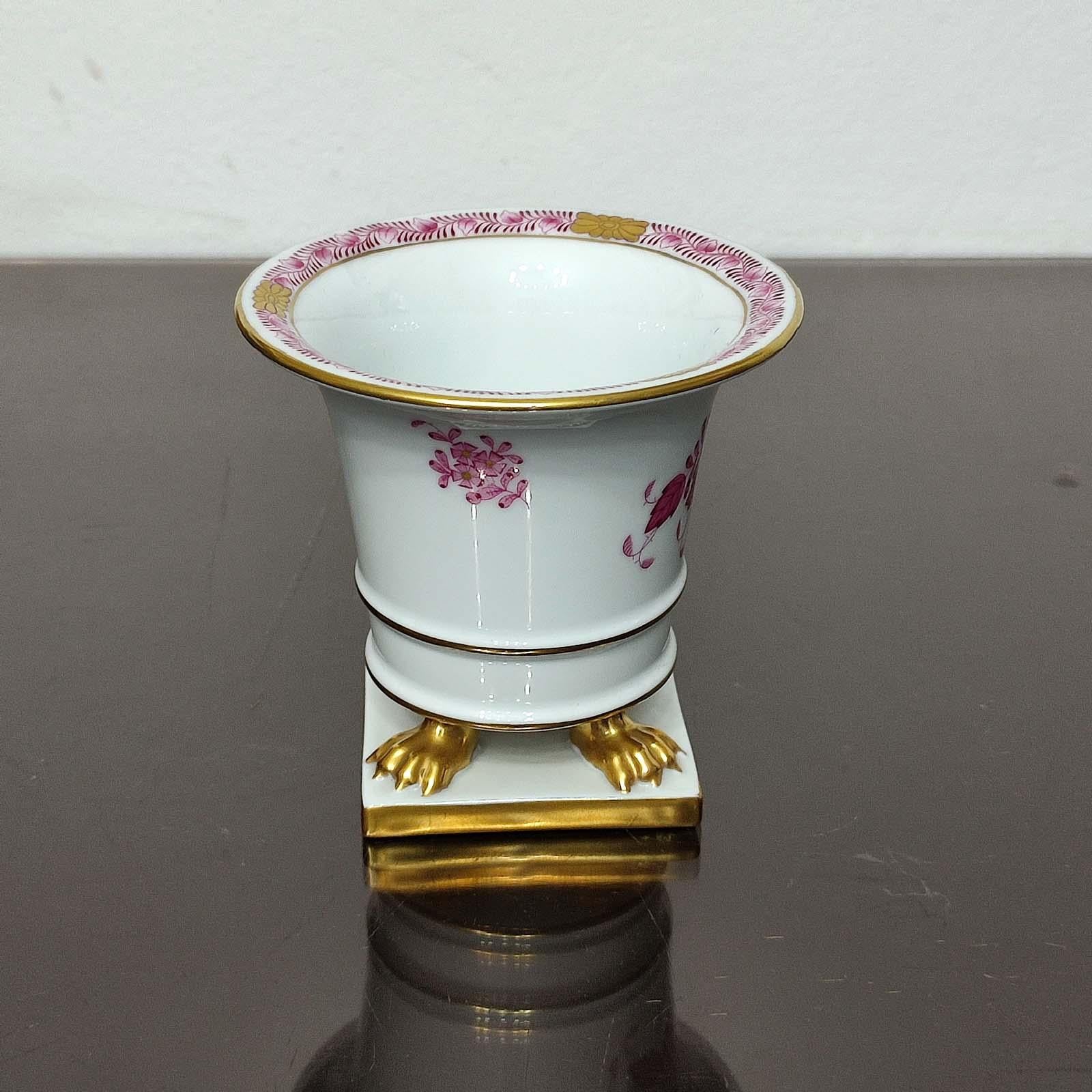Hand-Painted Herend Hungary Porcelain Small Cache Pot Chinese Bouquet Raspberry, Claw Footed